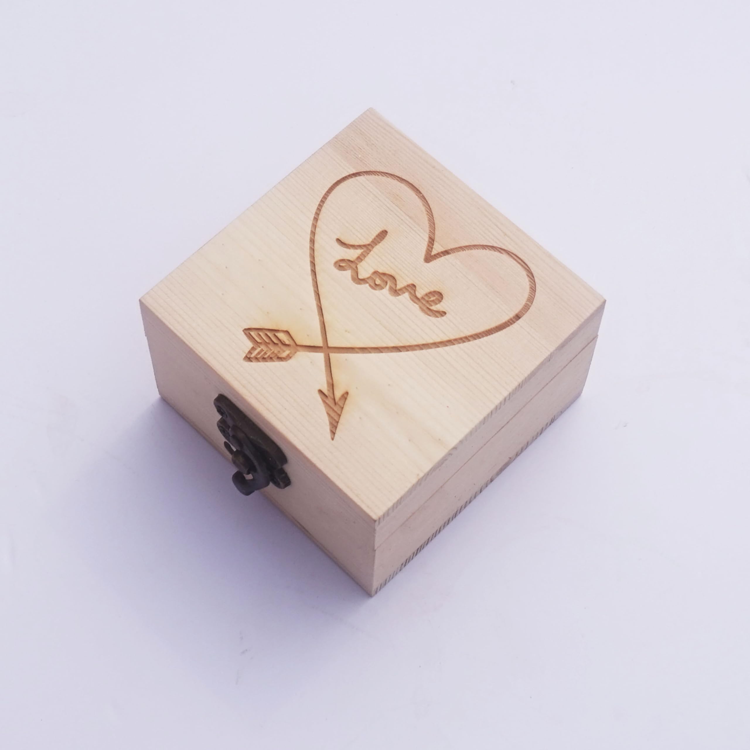 Handcrafted Pine Wood Box with LOVE Arrow Carving – 9×9×5.9 cm, Ideal for Jewelry, Watches, and Gift Packaging