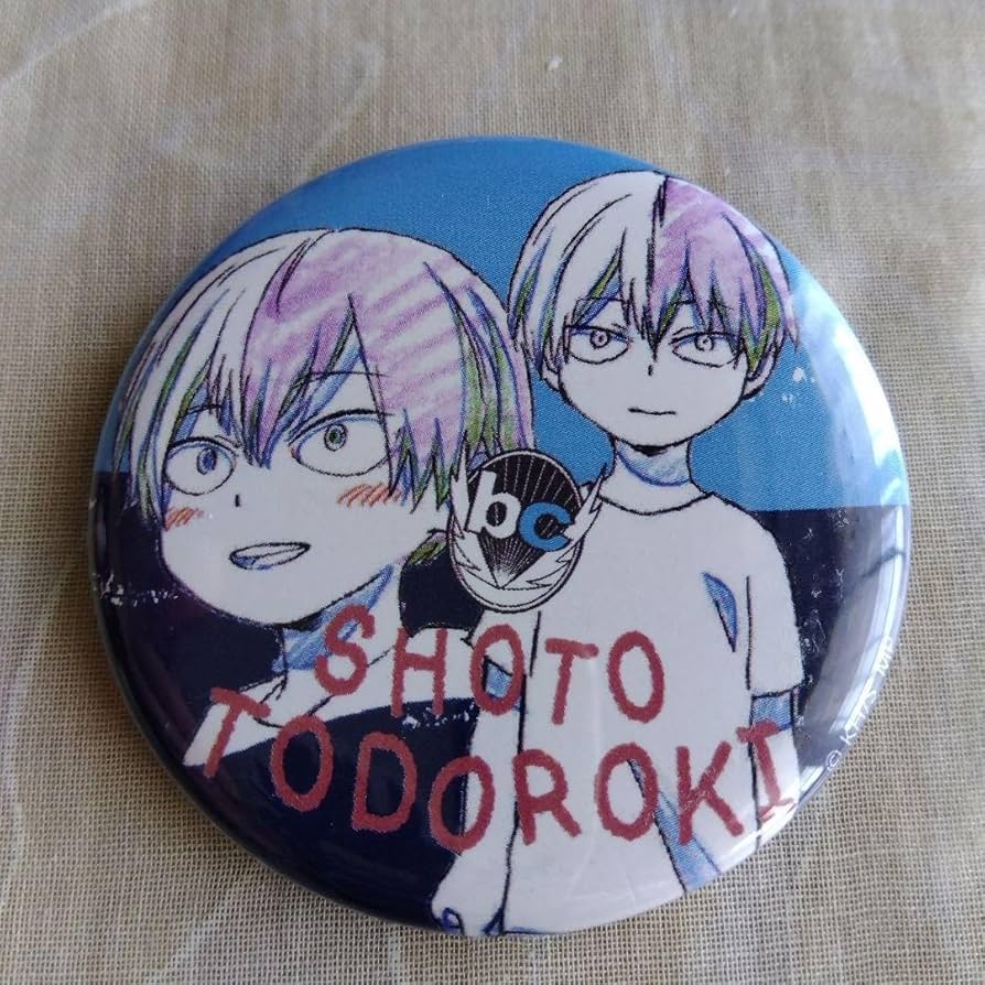 Amazon.co.jp: ヒロアカ 轟くん（幼少期） 缶バッチ : おもちゃ