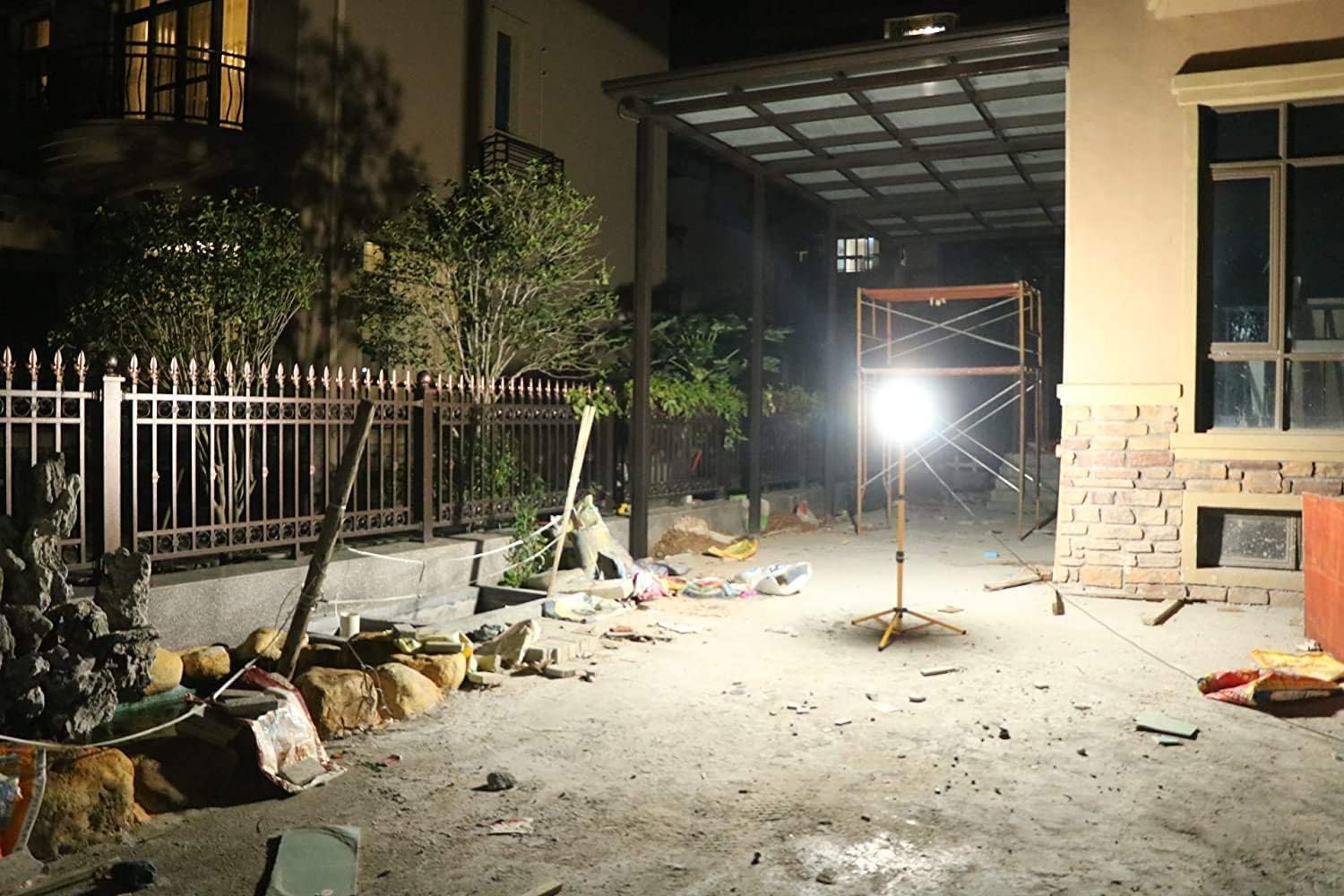 60 W Proiettore da cantiere su treppiede, 6500 lumen e faretto a LED impermeabile, angolo di luce di 360 gradi.