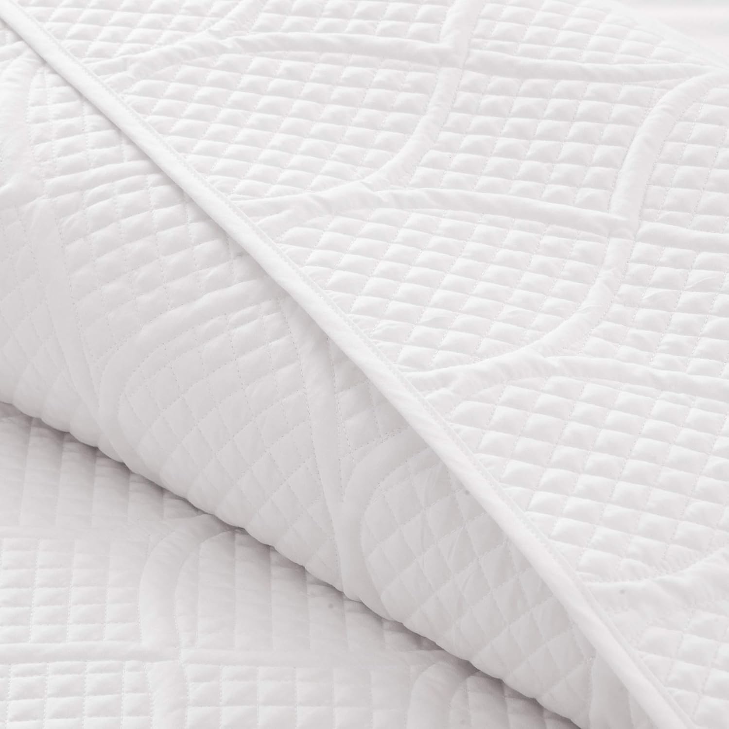 Madison Park Corrine King/Cal King Size Quilt Bedding Set - White, Patterned Texture – 3 Piece Bedding Quilt Coverlets – Ultra Soft Microfiber Bed Quilts Quilted Coverlet