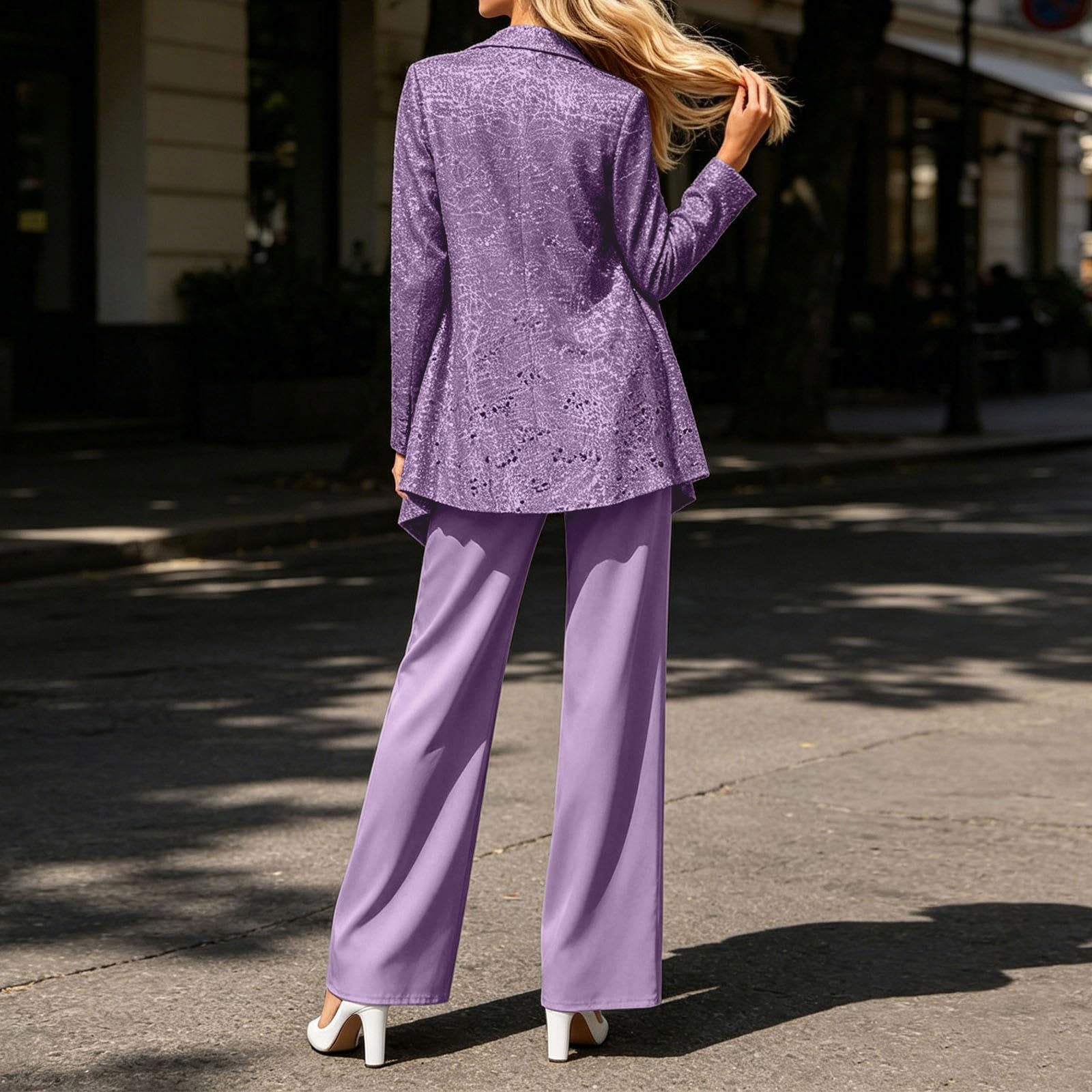 Completo elegante a tre pezzi composto da cardigan in pizzo e pantaloni.