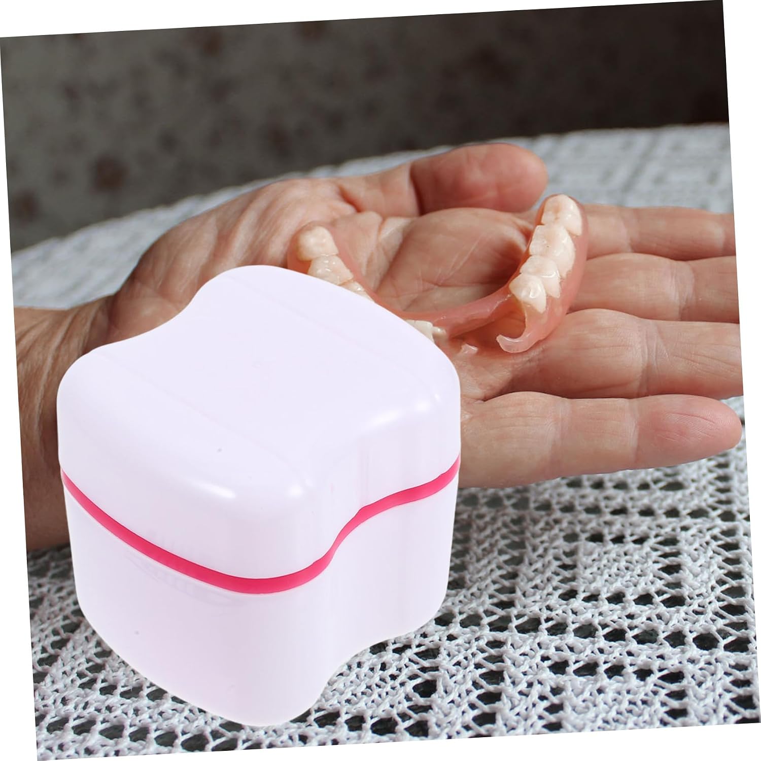 OUNONA Portable Retainer Bath Case with Cleaning Brush Compact Storage Container for Retainers and Items Durable Travel for Oral Care and Daily Essentials