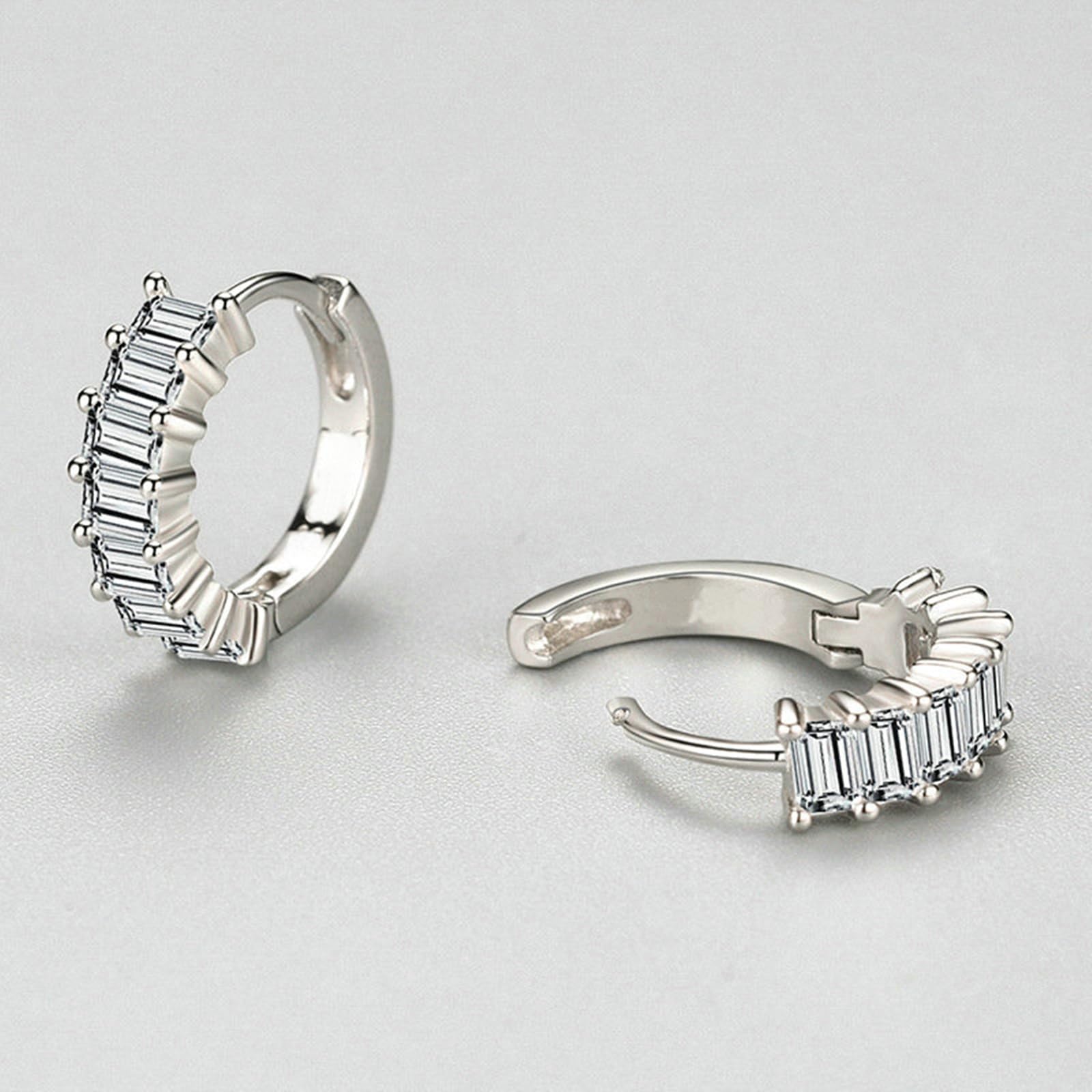 Wycian Orecchini a cerchio da donna con moissanite DEF, gioielli da donna orecchini a cerchio con montatura a 4 griffe, oro bianco 18 carati