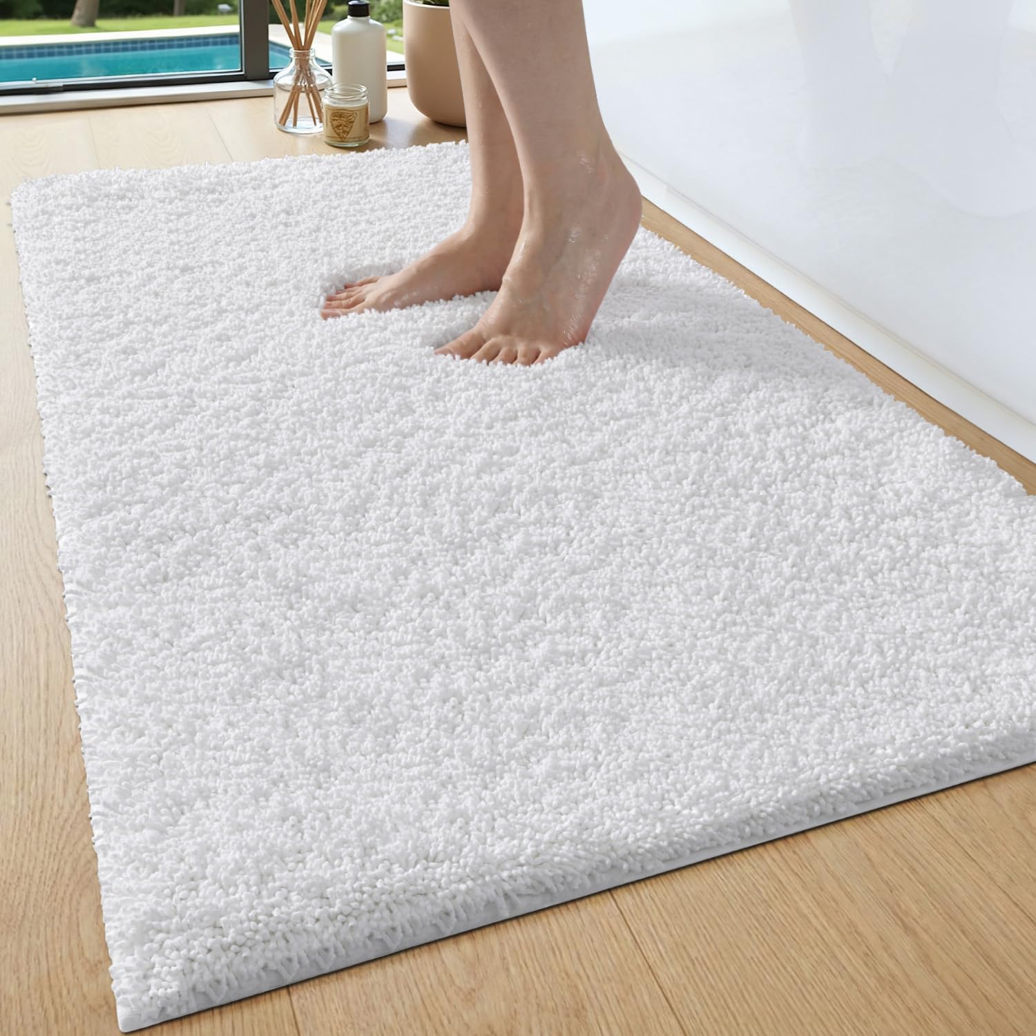 DEXI Thick Fluffy Bath Mat 60 x 110 cm, Non Slip Absorbent Bathroom Mats, Soft Washable Microfibre Bath Rug for Shower Floor, White