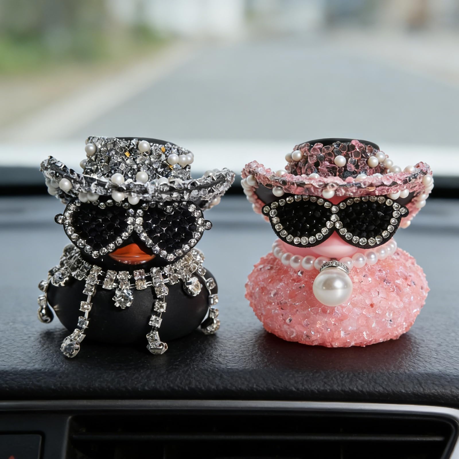 Pink Diamond Paperella di Gomma a Forma Diamante Decorazioni Cruscotto Auto con Cappello da Cowboy Occhiali da Sole