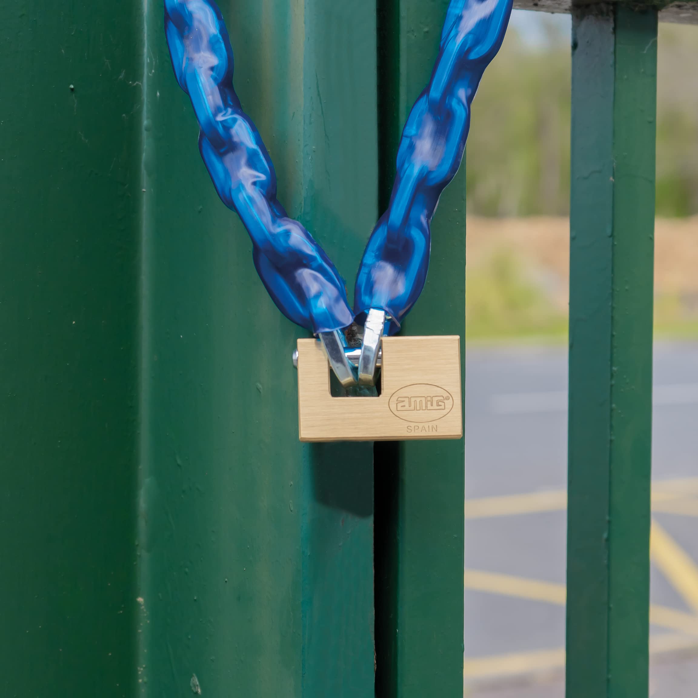 Amig - Cadenas Rectangulaire en Laiton | Sécurité avec Clé | Antirouille et Imperméable | Utilisation Facile pour Portails et Casiers | Amig 22557 Model 5, Laiton Mat, 90 mm, Laiton