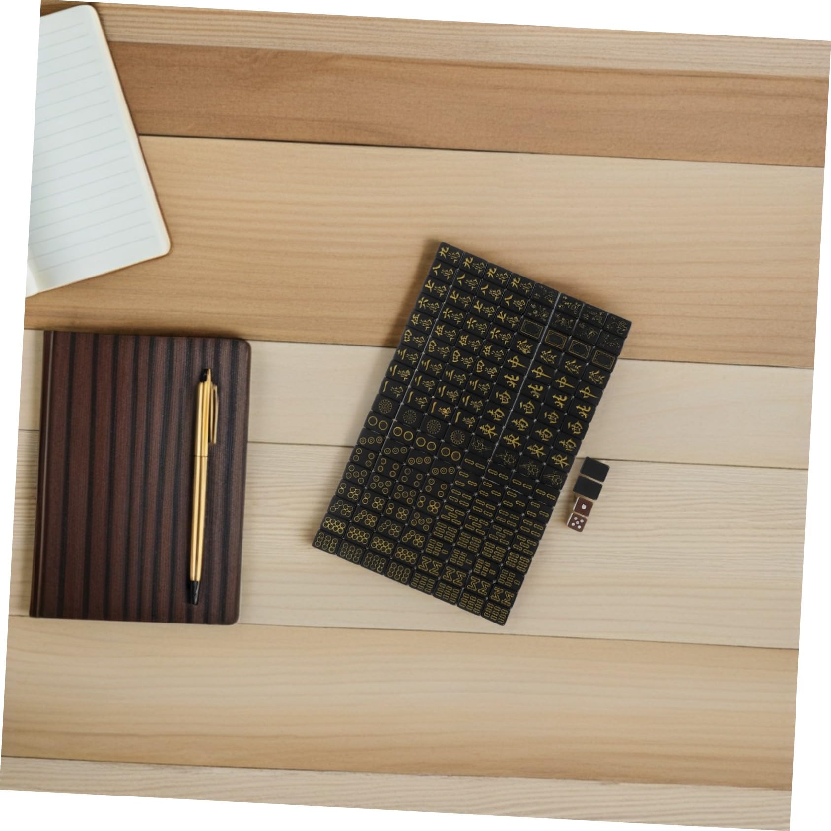 TOYANDONA Tragbares Mini Mahjong Set Luxus Schwarz Gold Mahjong Spielsteine mit Würfeln Kompaktes Chinesisches Reisespiel für Outdoor Familie und Wohnheim Platzsparendes Unterhaltungsspiel