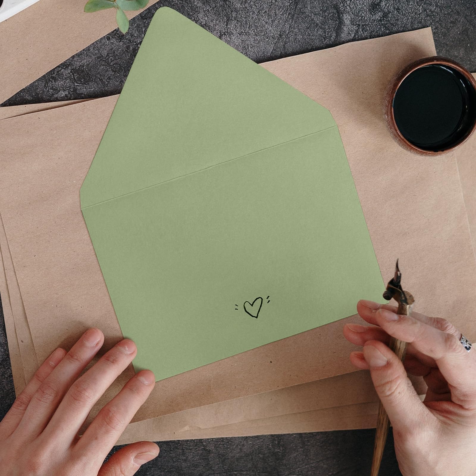 200 buste formato A7 (5x7 pollici), verdi, con chiusura a lembo europeo, ideali per inviti di matrimonio, biglietti d'auguri, foto e cartoline