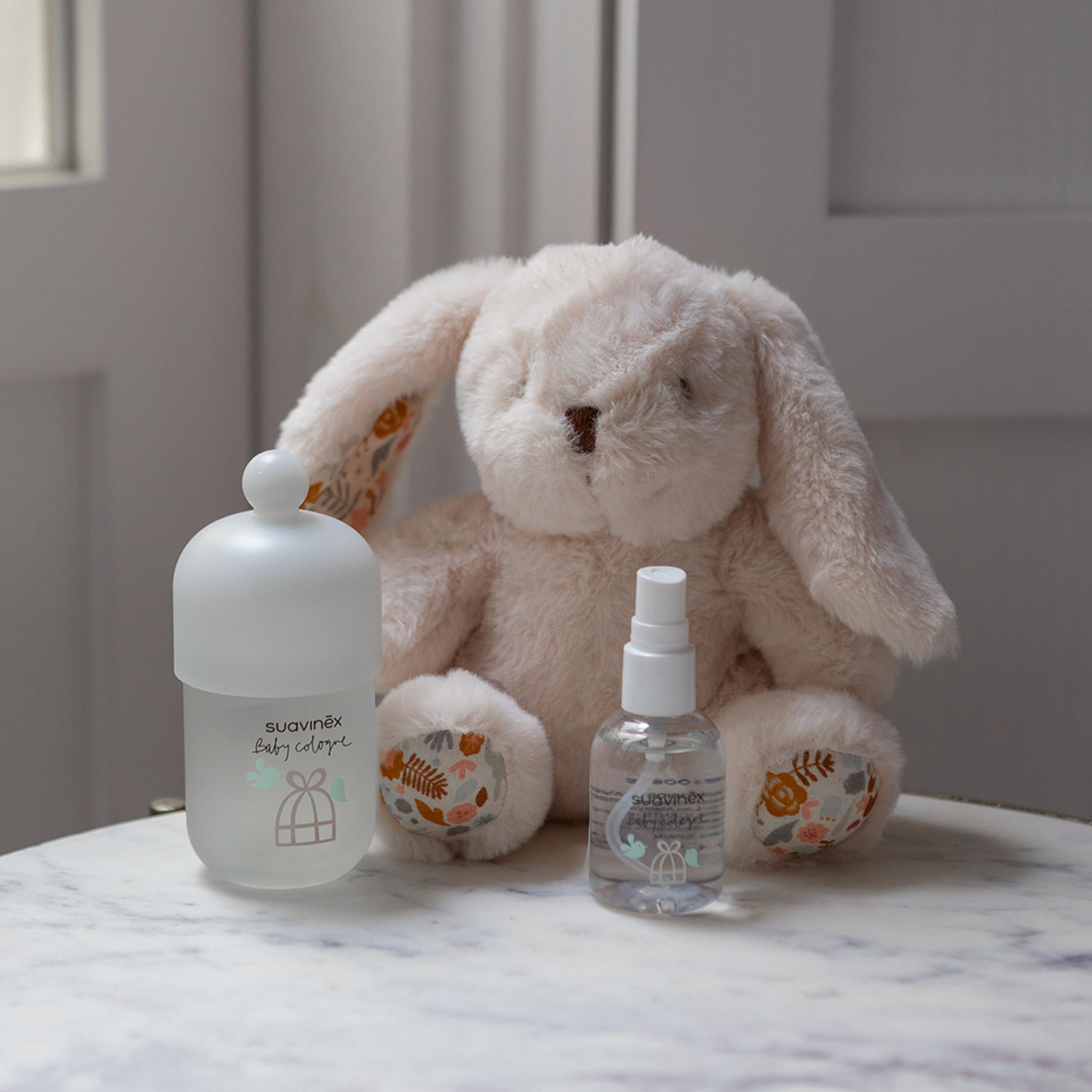 Suavinex, Gift Baby Colonia, Include Baby Cologne 100 ml + 50 ml da viaggio + Peluche per bebè, A basso contenuto di alcol per neonati e bambini, non macchia i vestiti