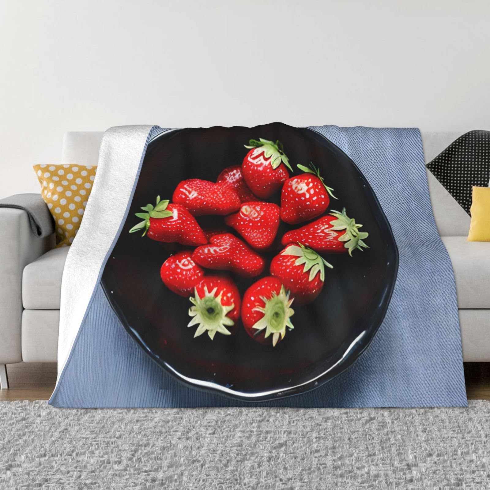 Couverture polaire fraise : la solution douce contre le froid sur votre canapé