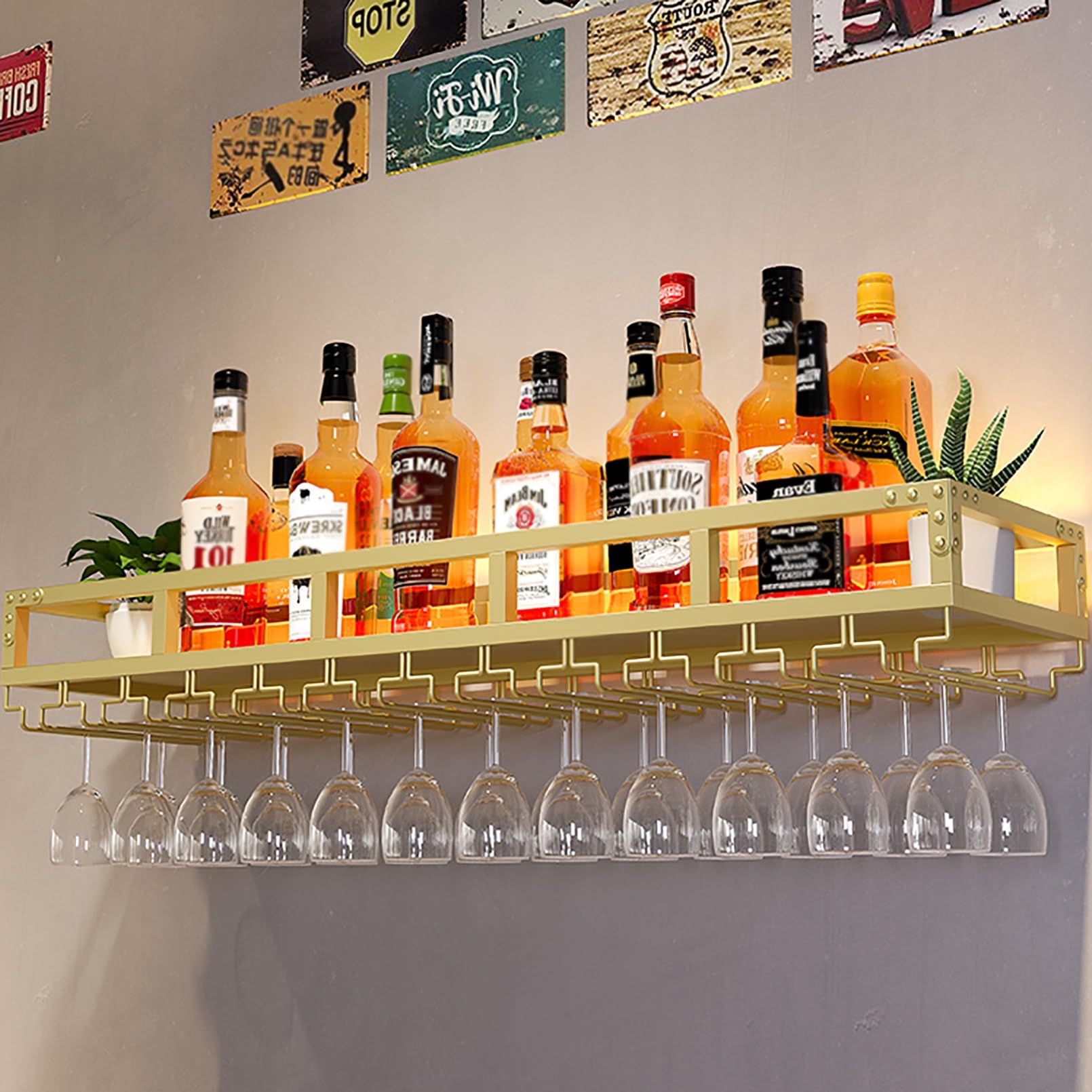 Casier à vin en métal avec LED pour aménager un coin bar moderne dans votre salon