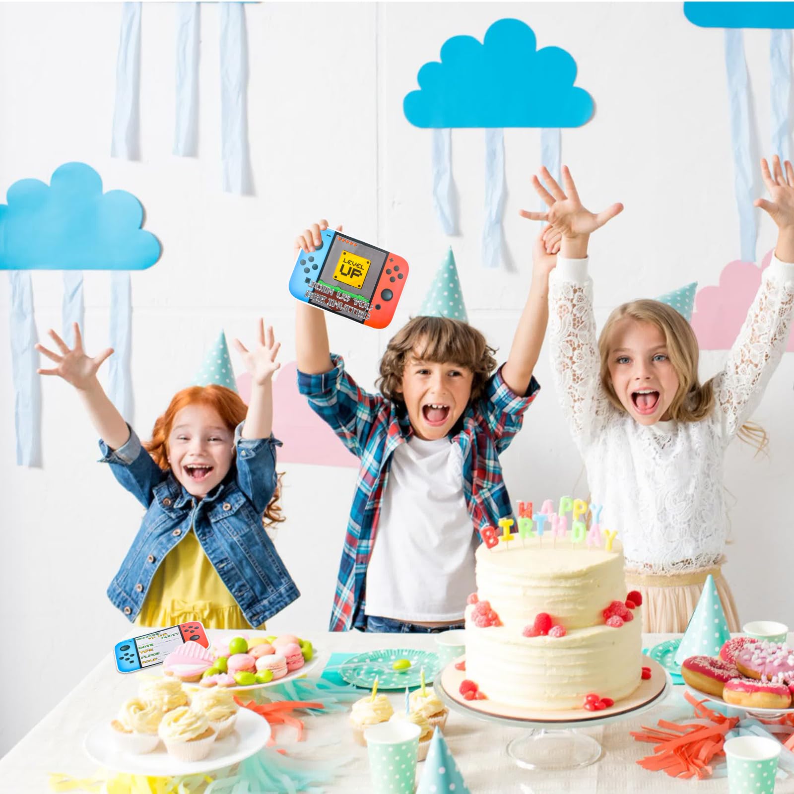 beriluDesign Set di 12 biglietti d'invito grandi con 12 buste per compleanno dei bambini o feste di calcio. Inviti di compleanno per bambini e ragazzi