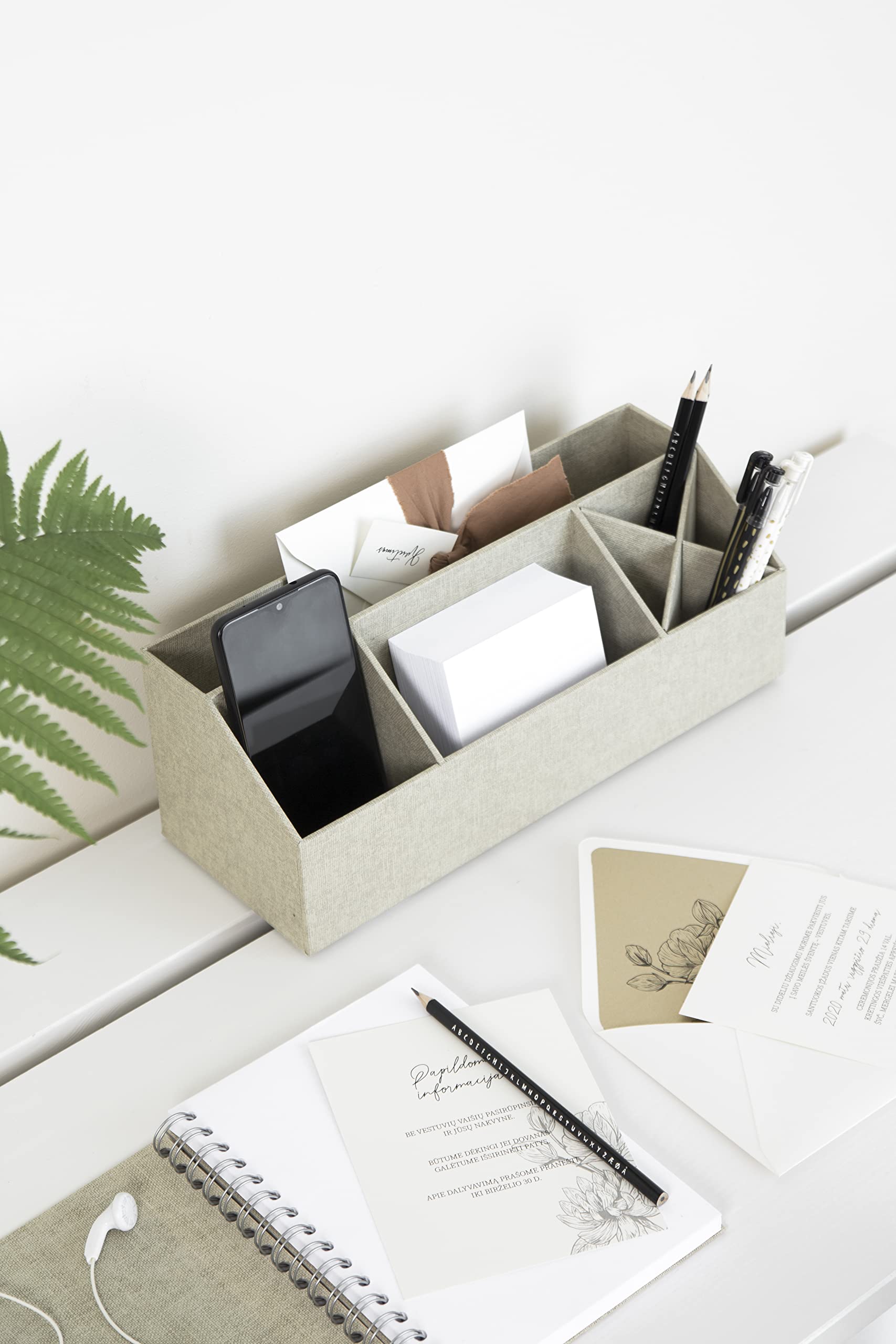 Bigso Box of Sweden Organizer scrivania con 4 scomparti - Scatola da scrivania per note, graffette, penne e altro - Portacancelleria in fibra di legno e carta effetto lino - beige