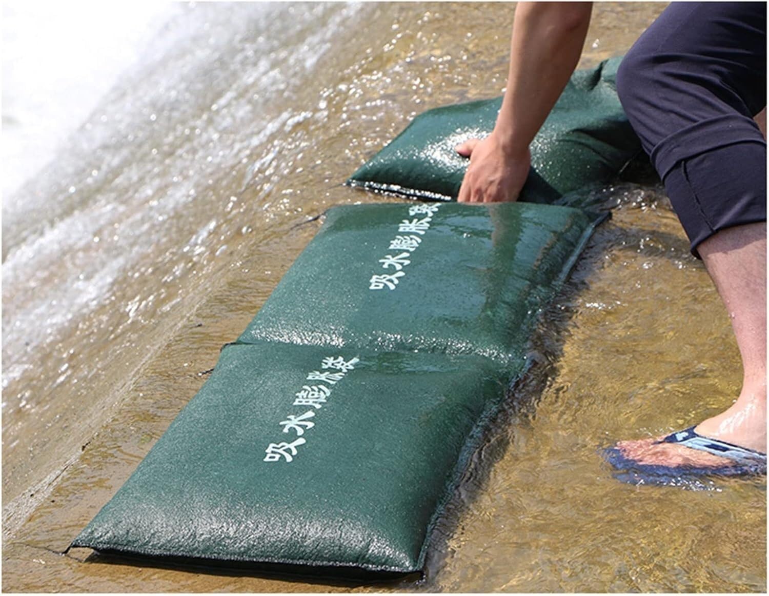水活性サンドバッグバリアフラッド、ホーム用フラッドバリア 10パック ウォーターダム 洪水防止サンドバッグ(30x70cm)