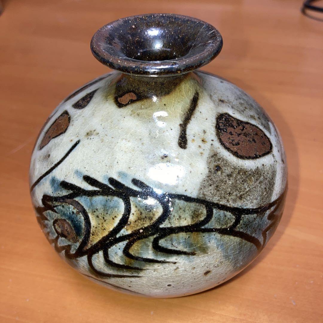 沖縄　人間国宝（故）金城次郎の長男（故）金城敏男作品　徳利or一輪挿し 沖縄人間国宝（故）金城次郎の長男（故）金城敏男作品徳利or一輪挿し