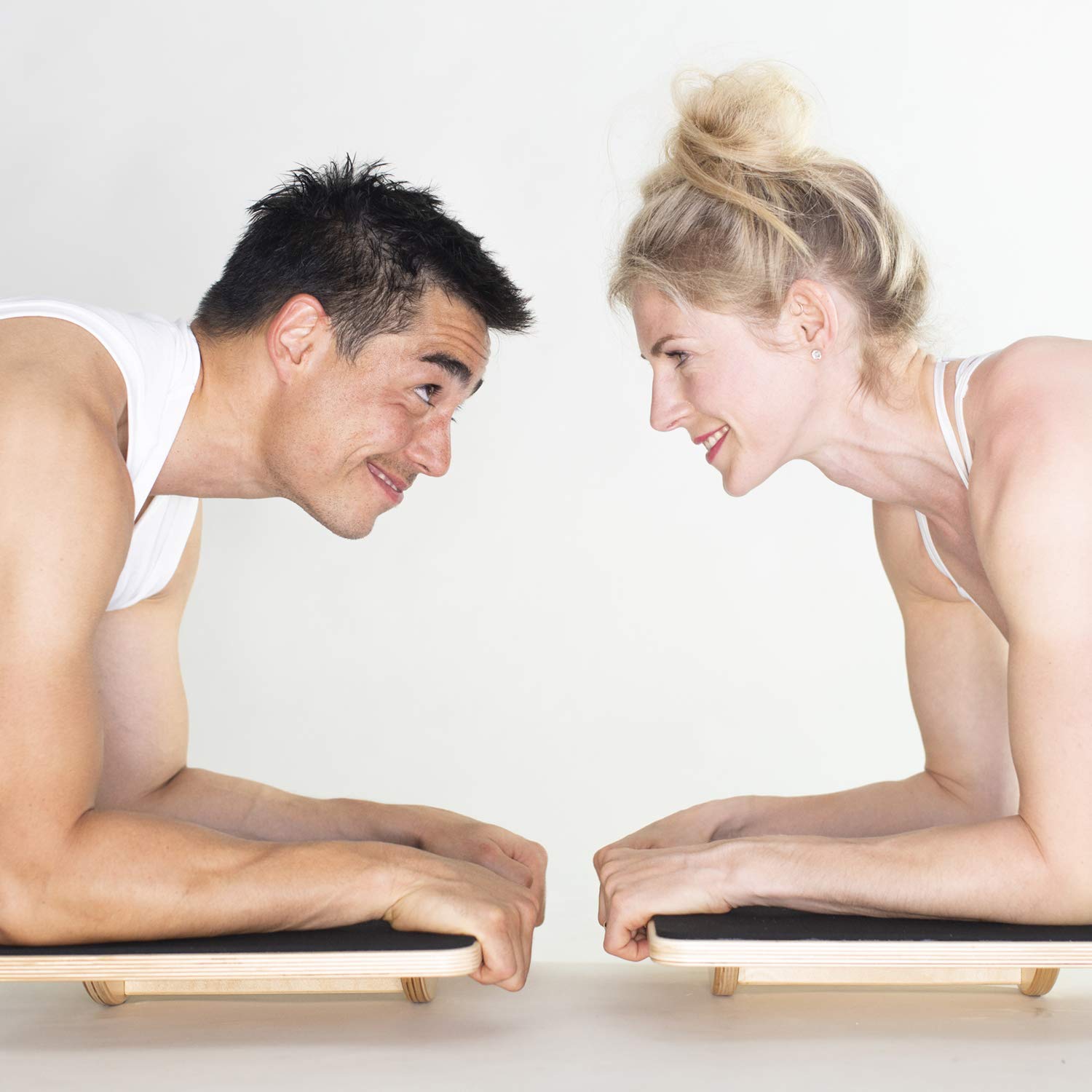 Plankpad STUDIO – interaktiver Ganzkörper-Trainer & Balance Board – Home Fitnesstrainer Made in Germany inkl. Smartphone-App mit Spielen & Workouts