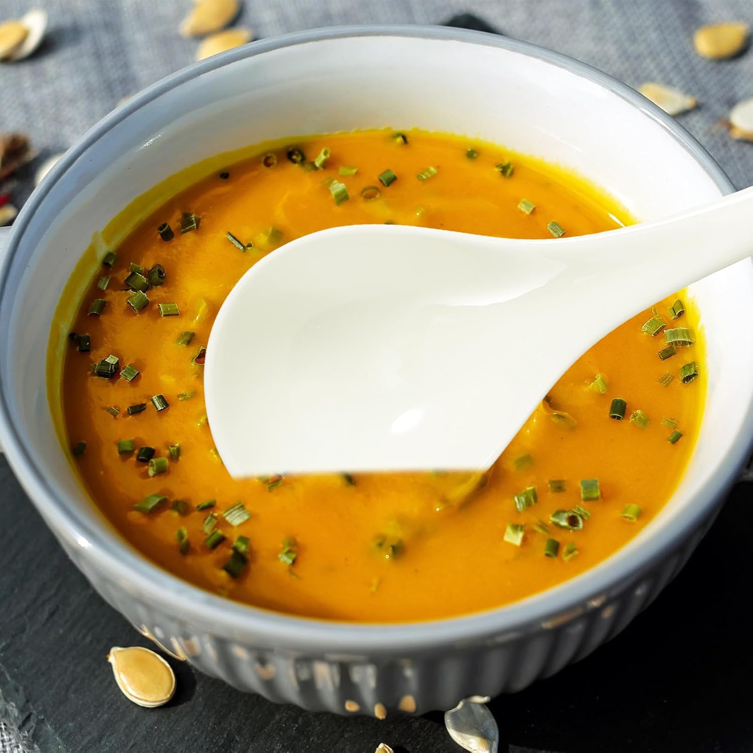 White Ceramic Soup Spoons Set of 2 Pcs with Long Thick Handles, Scratch-resistant and Easy to Clean Porcelain Spoons for Hotels and Restaurants