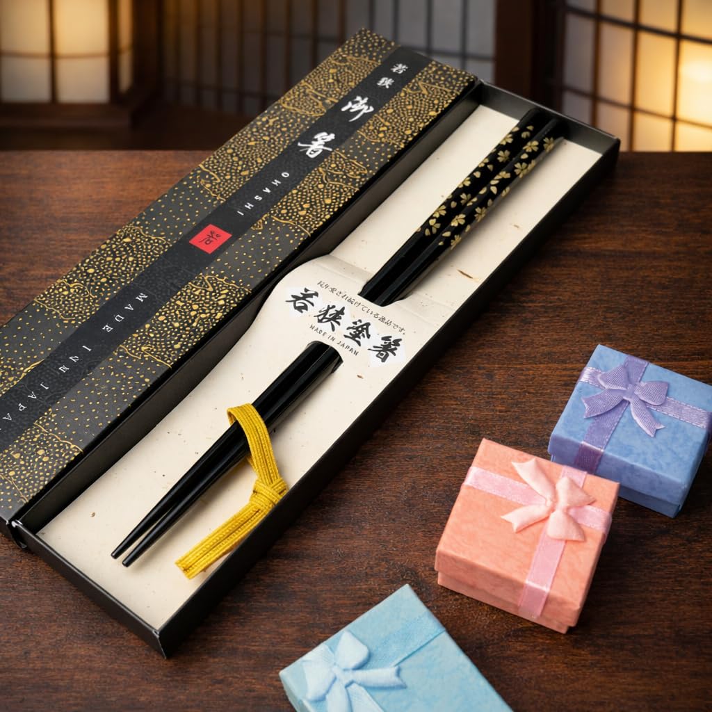 Premium Japanese Chopsticks Reusable [ Made in Japan ] Traditional Lacquer Art Wooden Chopsticks (Black(YM003)) — Amazon image 4