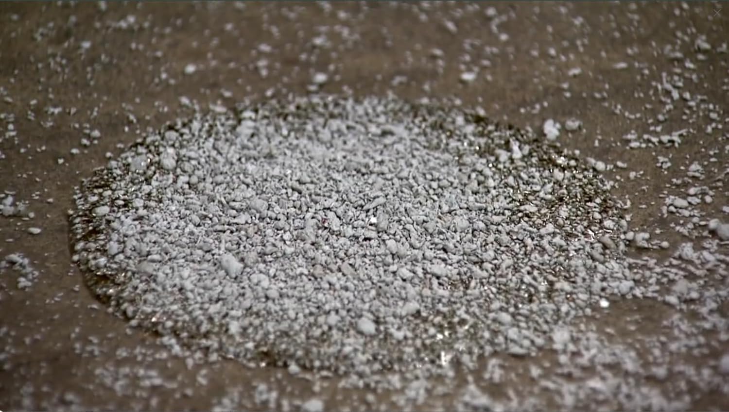 Gran-sorb Sorbent Granules Universal Granular Absorbent - Absorbs Oil & Water-Based Liquids, Solvents, Coolants, Petrochemicals - Absorbs Up to 4 Gallons, 30 lb. Bag - Pack of 1