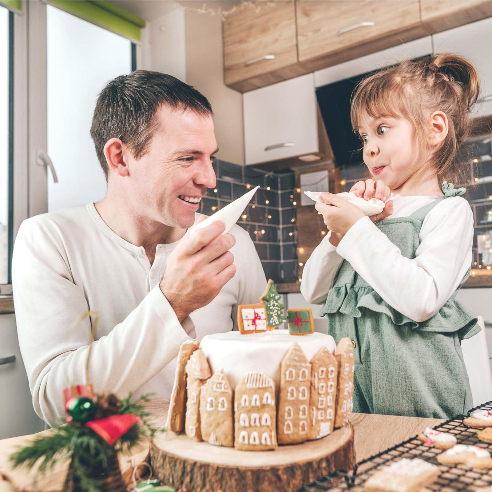 Azzuro Piping Bags Disposable 16 Inch, 100PCS Extra Thick Pastry Icing Piping Bags for Cake & Cookie, Non-Slip Anti-Burst Cake Frosting Decorating Bags Easy to Squeeze - Image 6