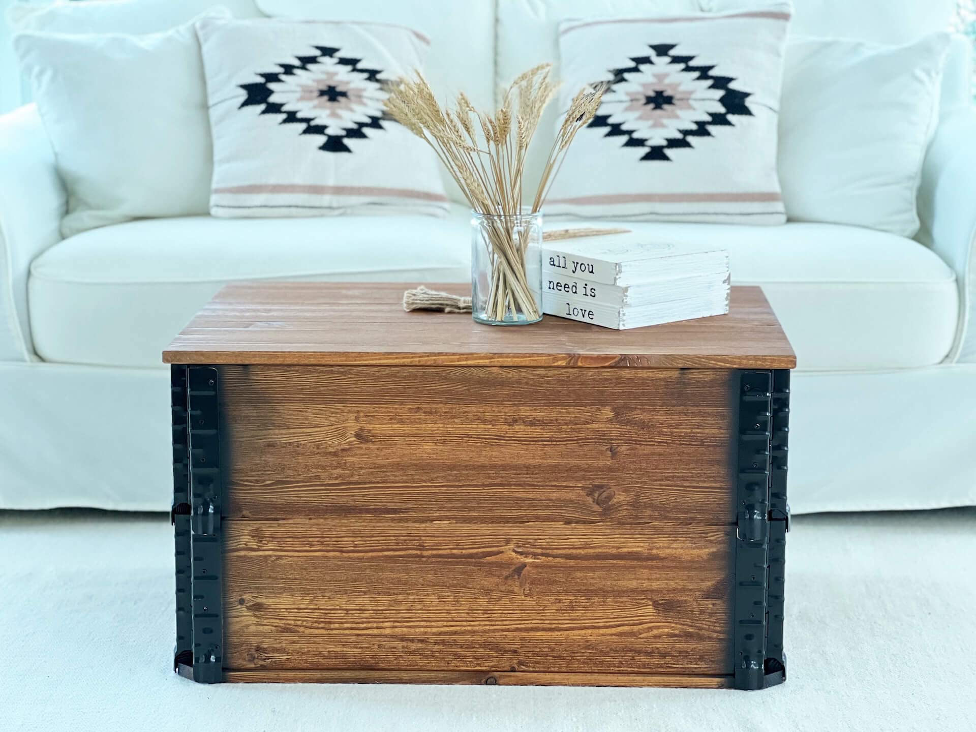 Uncle Joe´s Kist Old School Salontafel, kisttafel in vintage shabby chic stijl van massief hout in bruin met opbergruimte en deksel, houten kist, bijzettafel, landhuis, woonkamertafel, houten tafel