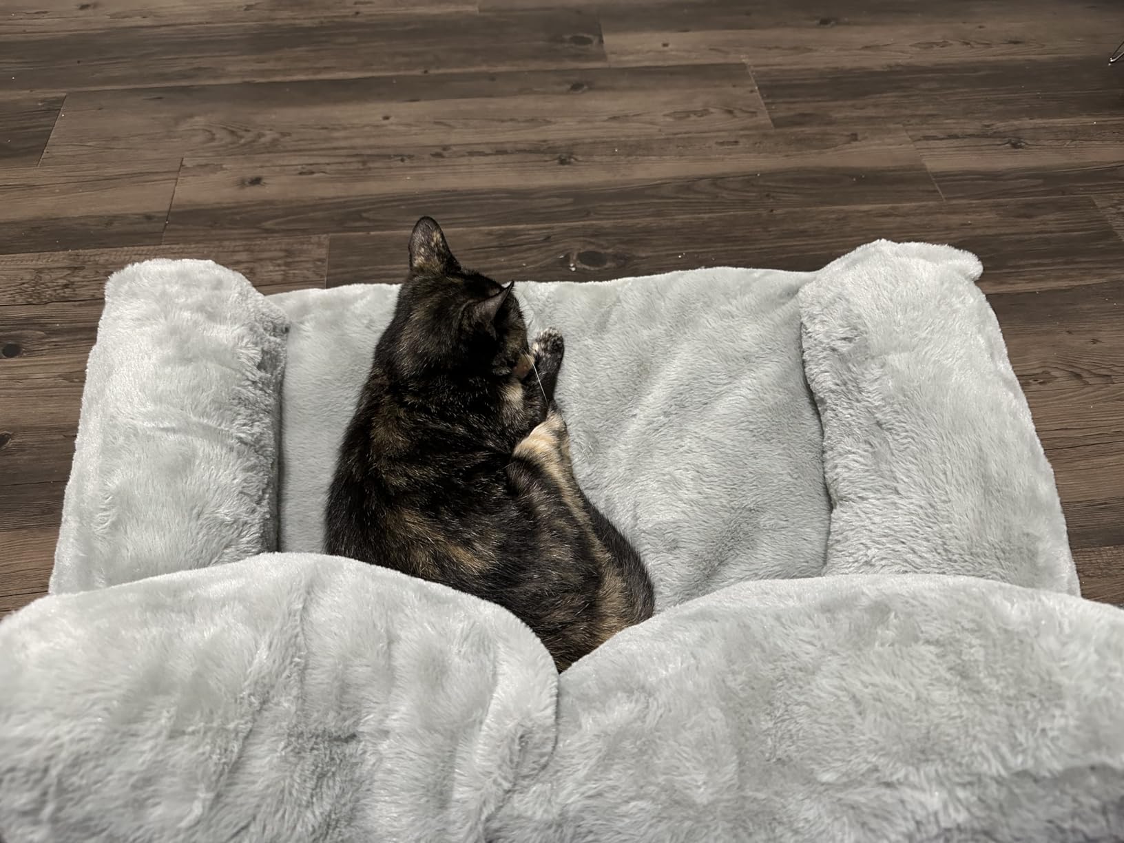 MEWOOFUN Cat Bed for Indoor Cats, Washable Dog Beds for Small Dogs & Cats with Removable Cover, Fluffy Cat Couch with Non-Slip Bottom (Grey, 26.0" L X 19.0" W X 13.0" Th) photo review