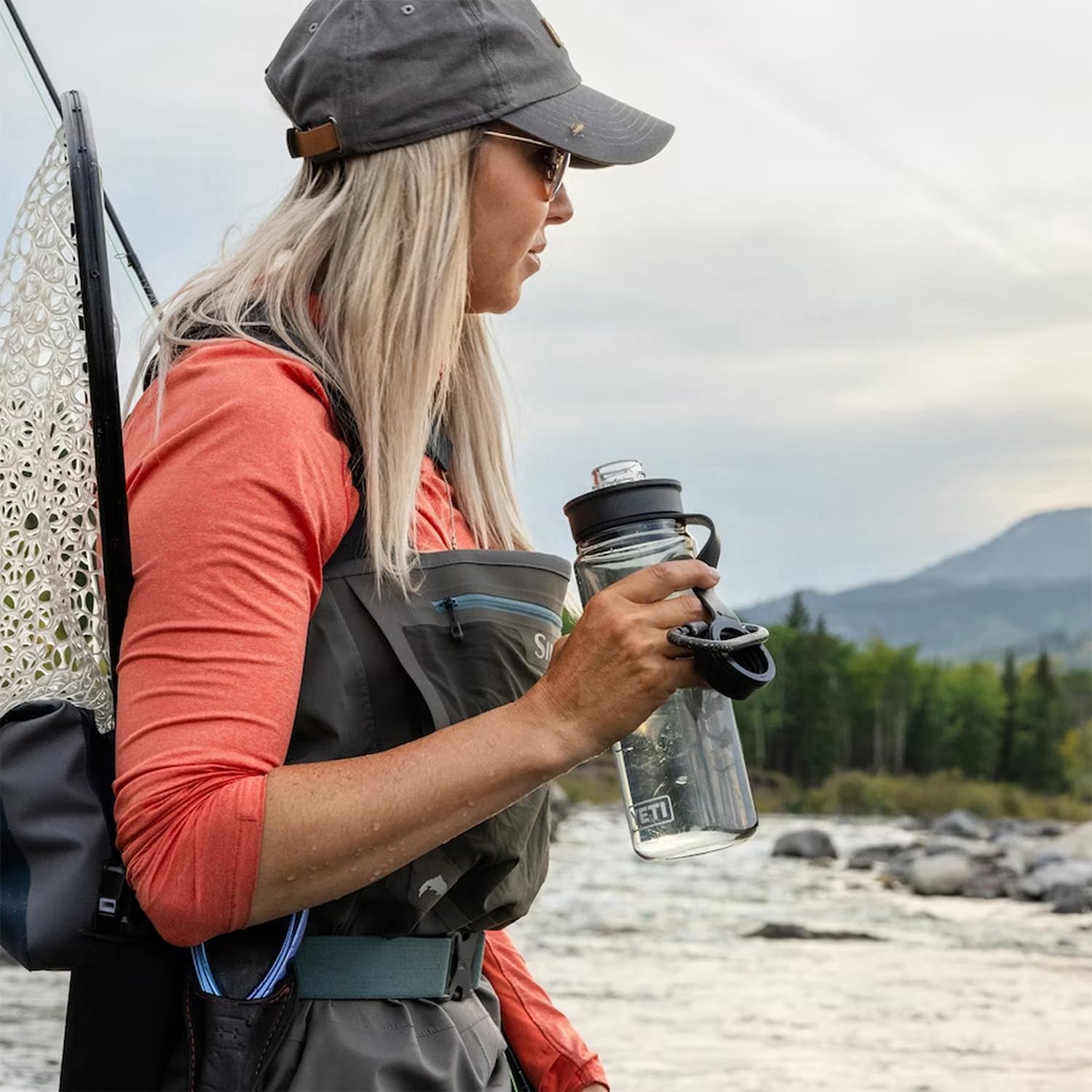 YETI Yonder Water Bottle with Yonder Tether Cap, Lightweight, Leakproof and BPA-Free - Image 4