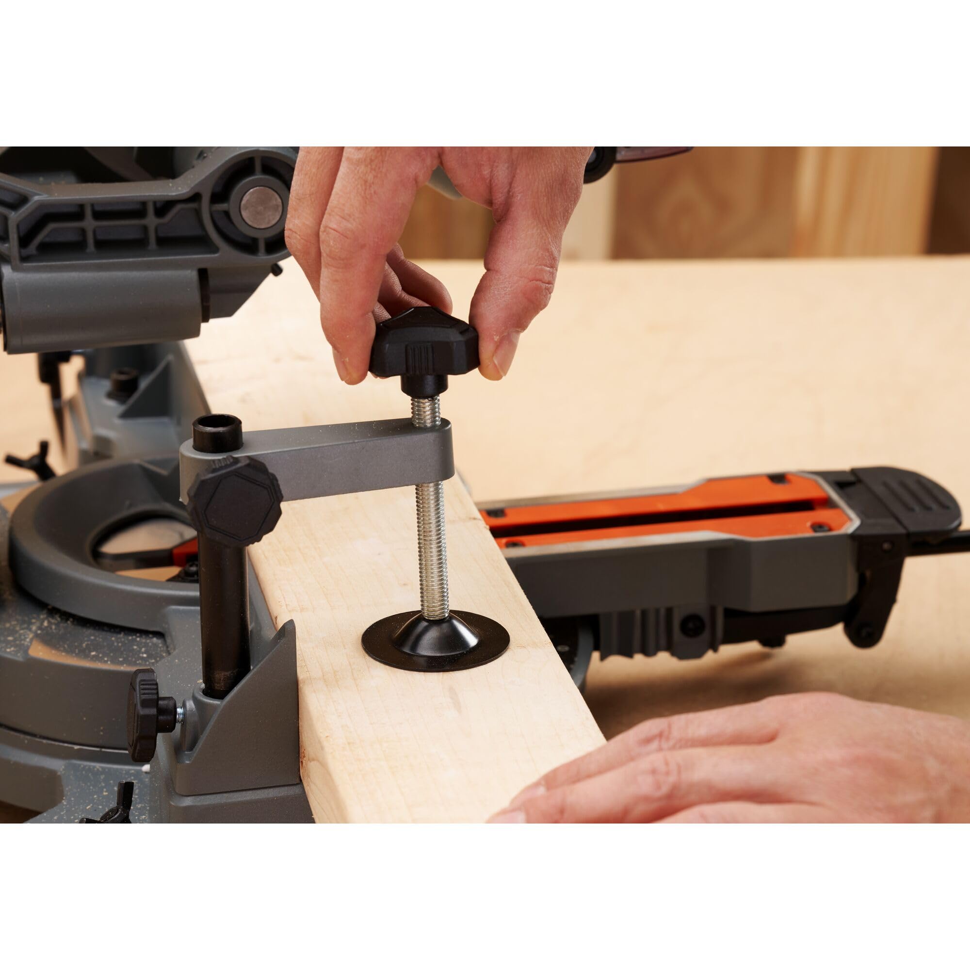 BLACK+DECKER Sierra Ingletadora Compuesta de 1500W, BES702-QS