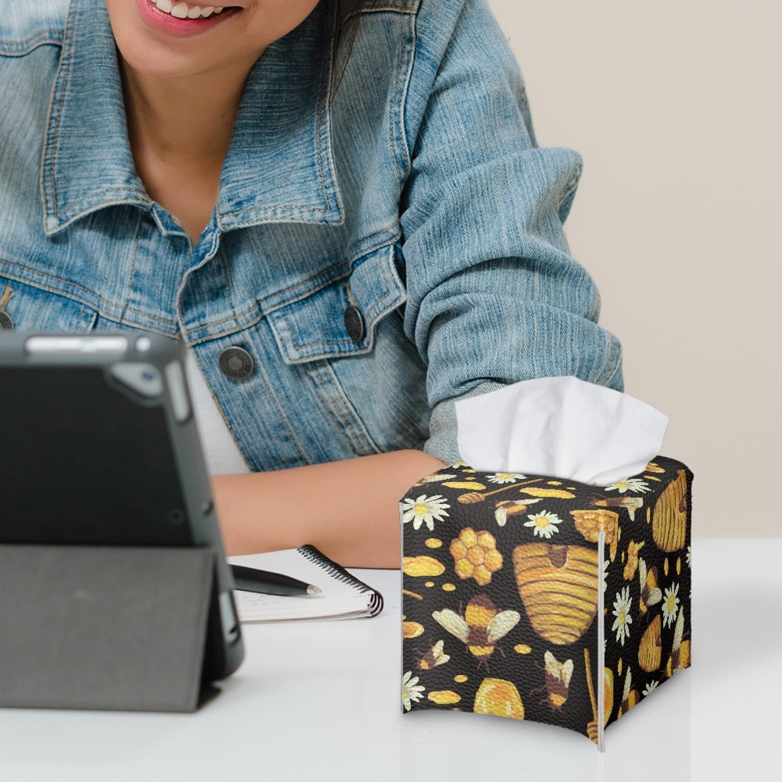 Amazon.com: Pzuqiu Cute Bee Tissue Box Cover Facial Tissue Holder