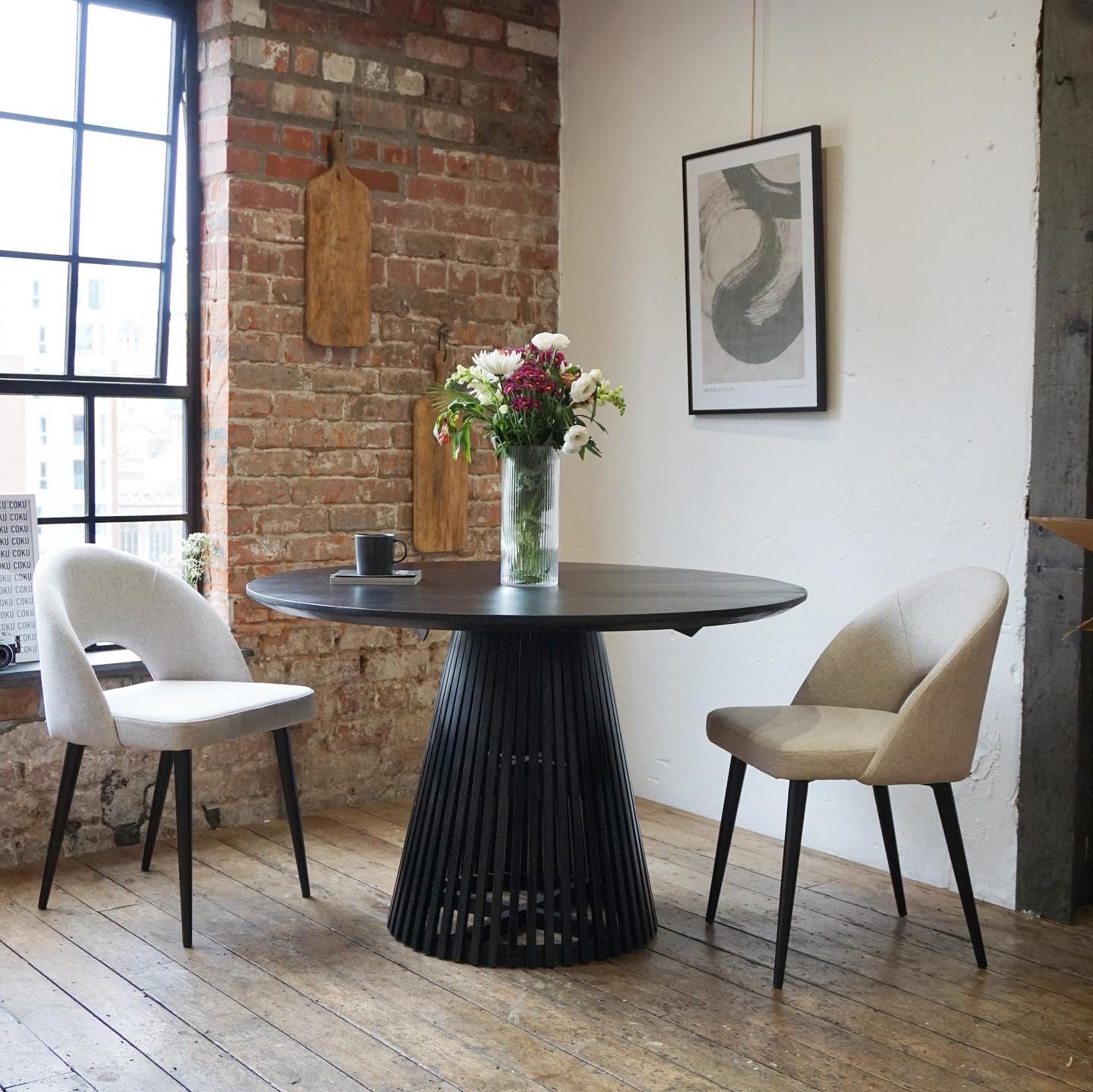 COKU Home Remi Luxury Round Solid Mango Wood Dining Table in Black, Seats 4+, 4, Scandinavian/Japandi Inspired Table (1.2m)
