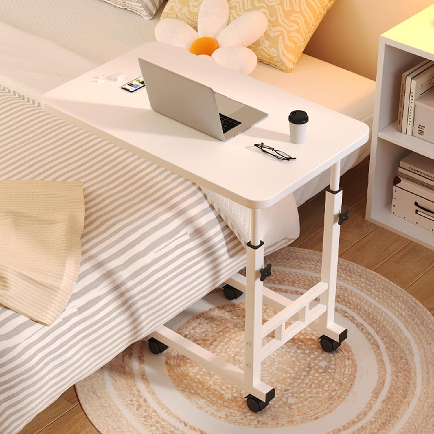LINCYS Mesa ajustable para cama con ruedas, rango de altura de 23.6 a 33.5 pulgadas y ruedas de bloqueo, escritorio rodante en forma de C para laptop, cama, sofá, silla de ruedas, sala de estar