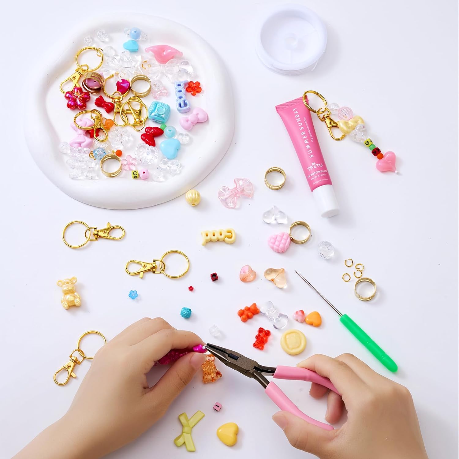 WJXCYGG 12 Set Lip Gloss Keychain Making Kit 120 Assorted Acrylic Beads Packed in 12 Colors 32.8 Ft Rope 12 Keychain Clips for DIY Crafts Women - Image 4