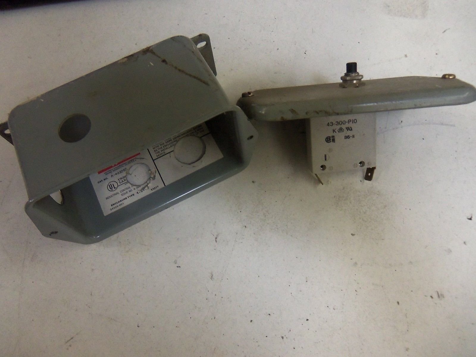 A403DSC J Box, NEMA 12, Flat Cover with Screws, Steel, 4.50" x 2.88" x 2.62", Gray