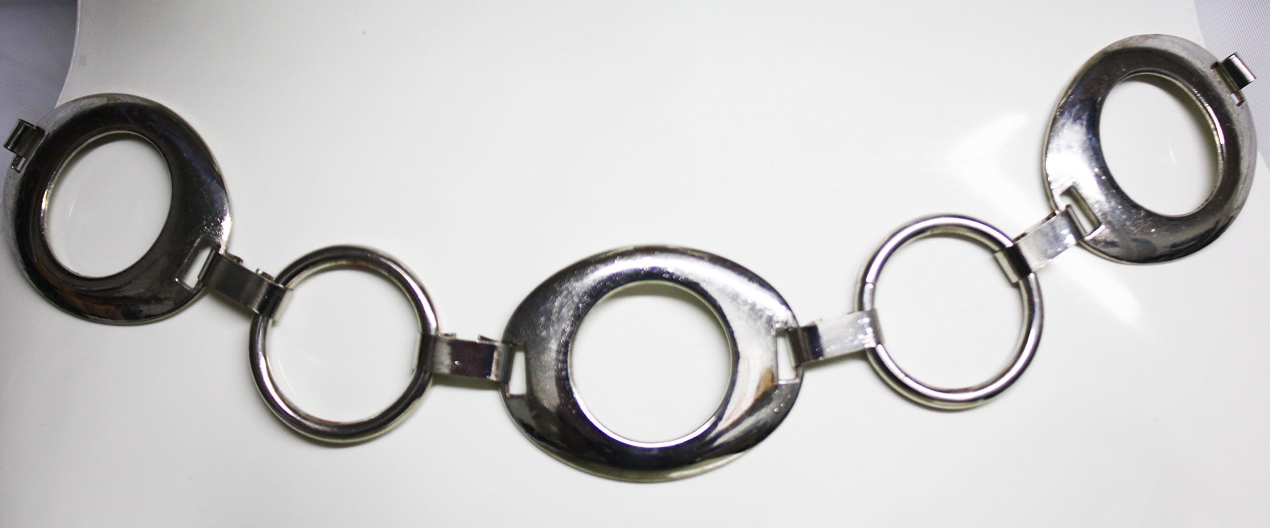 QUALITY ACCESSORY - Silver Tone Beveled Circle In Circle Chain Link Belt