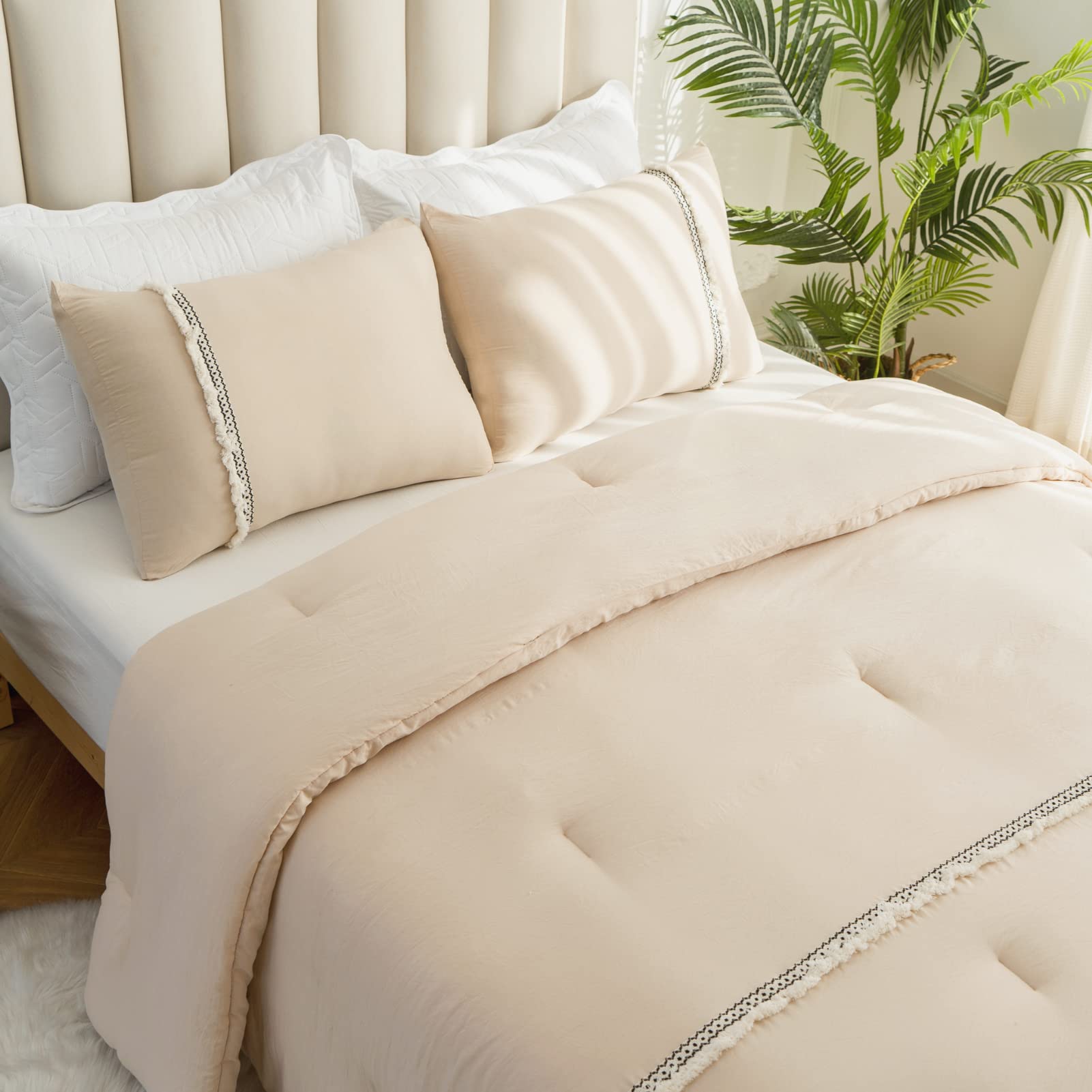 Auemtyn Queen Comforter Set,3PcsTufted Tassel Boho Comforter Set,Soft Microfiber Lightweight Bohemian Comforter with 2 Pillow Shams,Down Alternative Bedding Set for All Seasons (Cream Beige,Queen)