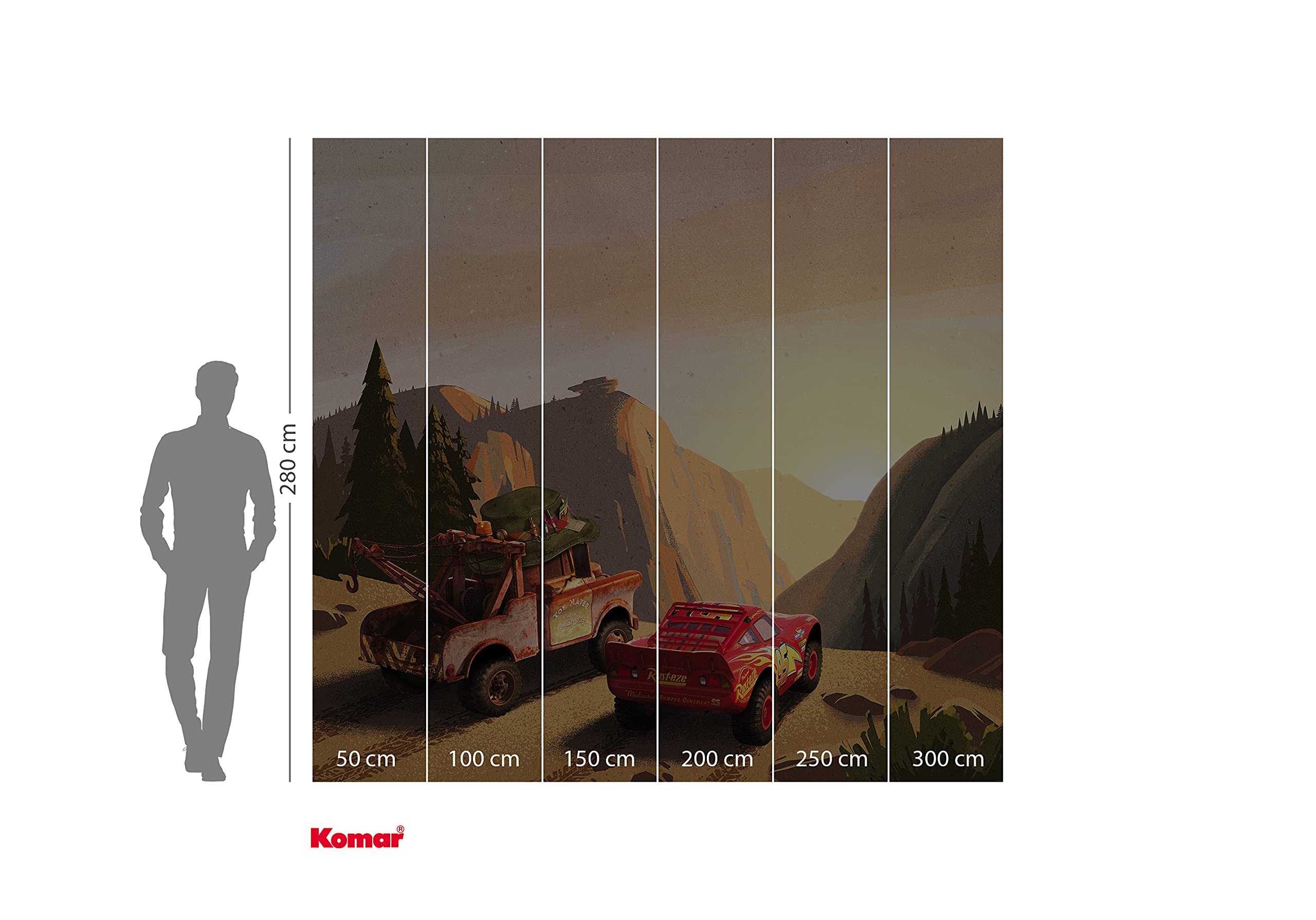 Komar Disney Vlies Fototapete - Cars Sundown - Größe: 300 x 280 cm (Breite x Höhe) - Kinderzimmer, Wandtapete, Berge, Autos - IADX6-032