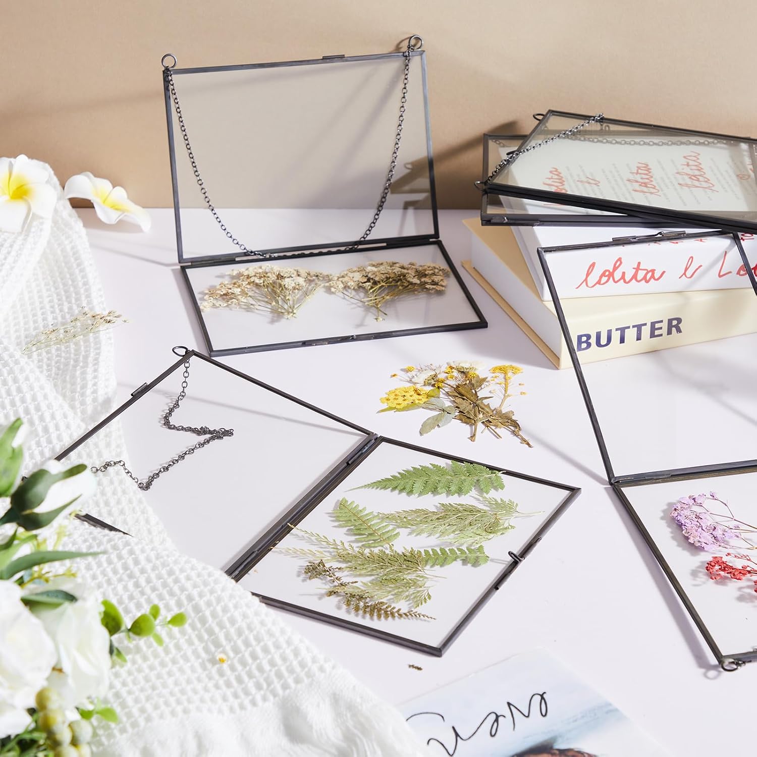 Treela 6 Pcs Pressed Flower Glass Picture Frames 5 x 7 Inch Black Herbarium Botanical Brass Hanging Double Glass Floating Photo Frame Clear Horizontal Vertical Frames with Chain for Gallery Vintage