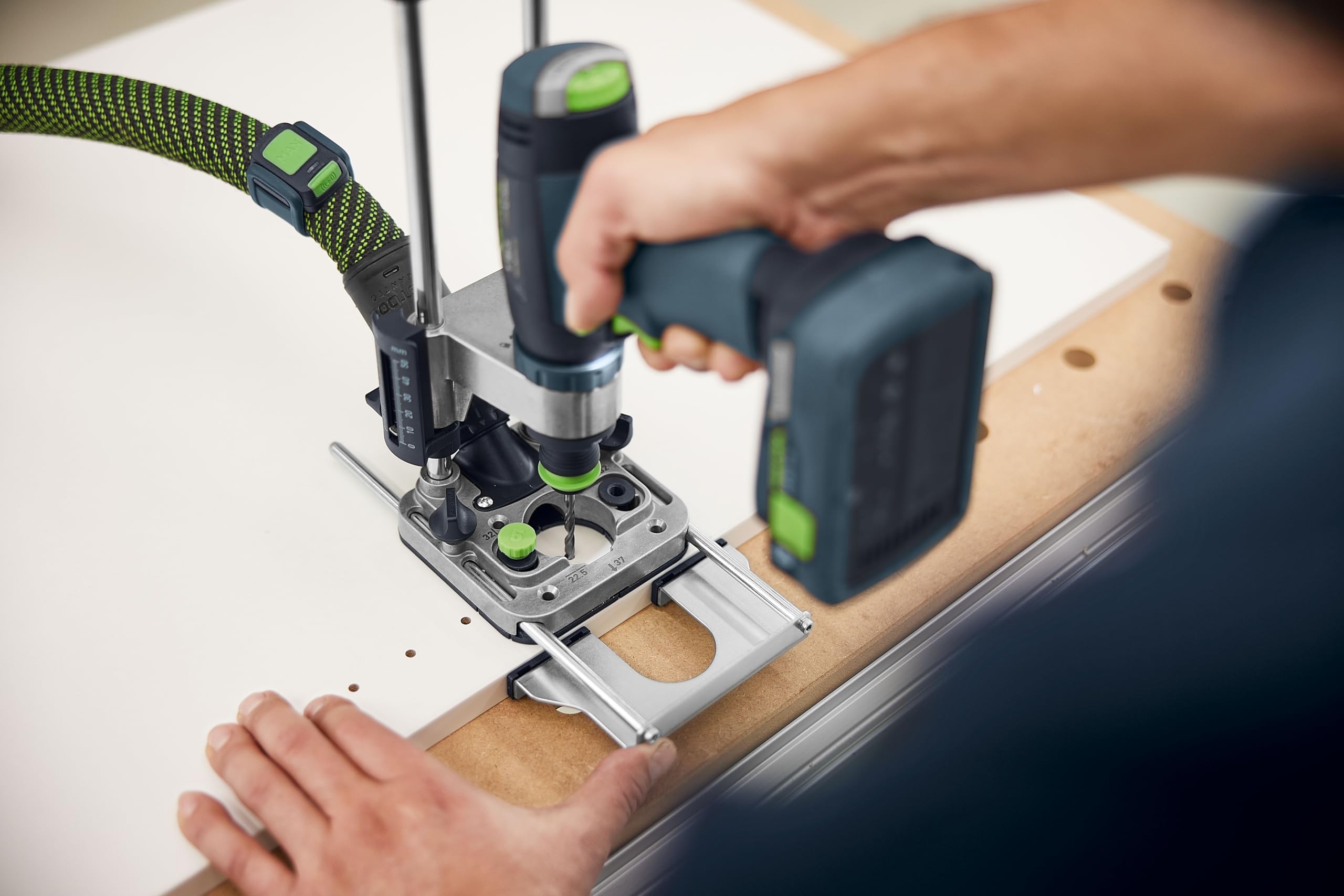 Festool Mobiler Bohrvorsatz MB 40-Set | Robustes Bohrgestell mit Tiefeneinstellung bis 50mm, CENTROTEC-Futter, Spanabsaugung & Systainer SYS3 M 187