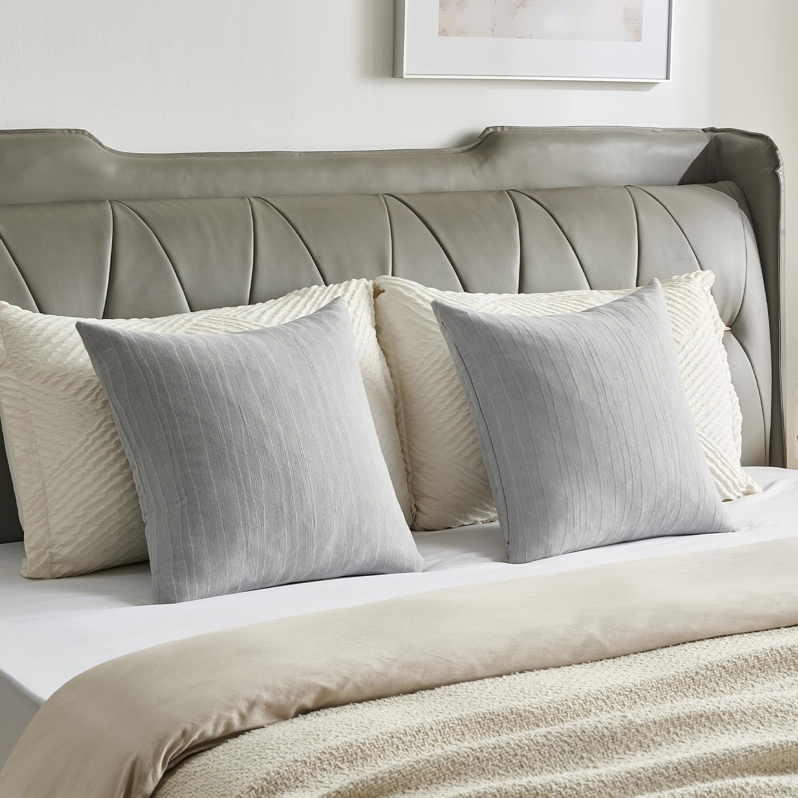 Ystyle 2 Pezzi Federe Cuscini Divano 45x45cm in Morbida Chenille, Copricuscini Decorativi con Texture Lineare Moderna per Soggiorno e Letto, Lavabili e Pet-Friendly, Grigio Elegante