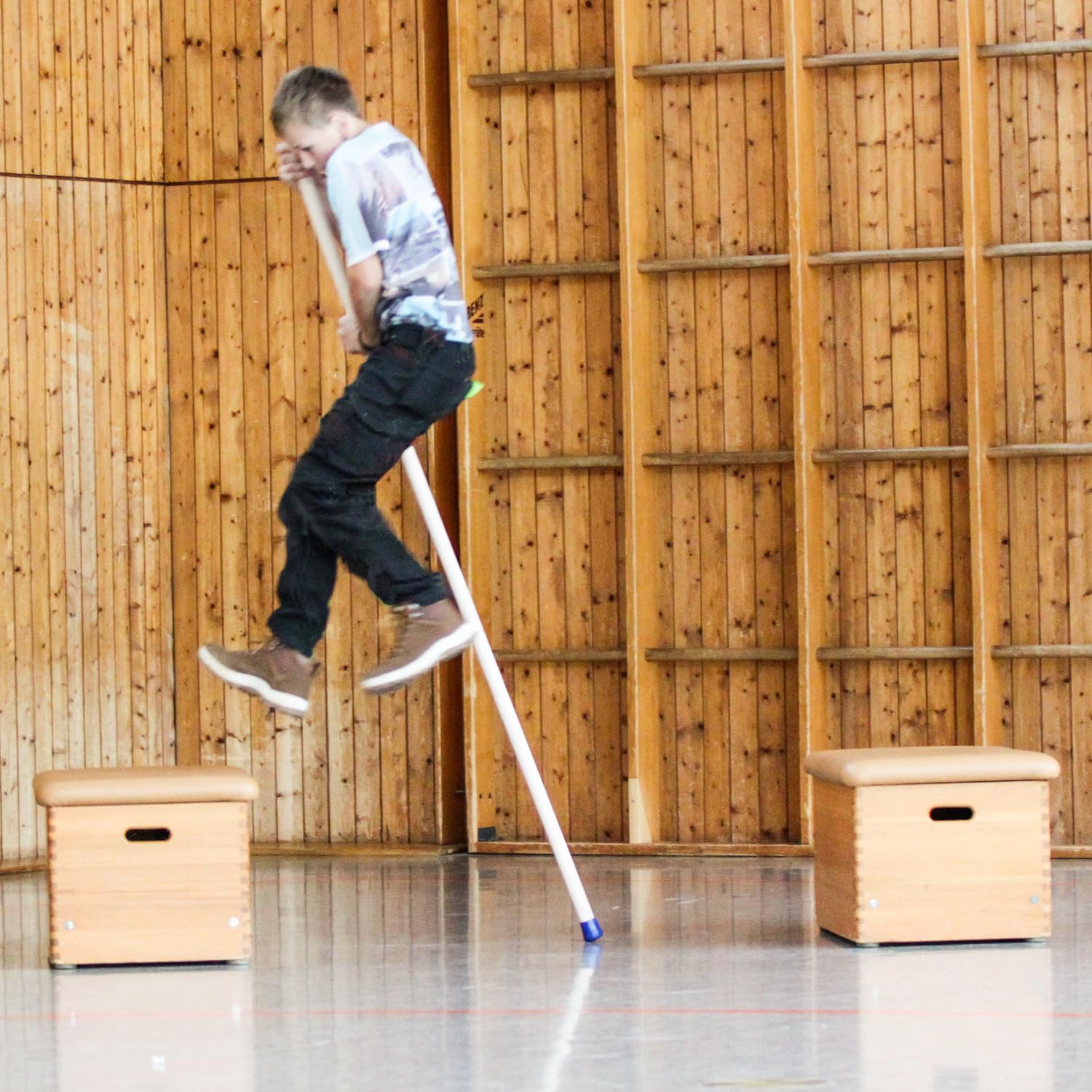 Sport-Thieme Stabhochsprungstab Holz | für Kinder & Jugendliche | drinnen & draußen | einfacher Einstieg in den Stabhochsprung | vielseitig im Sportunterricht | mit bodenschonender Gummikappe