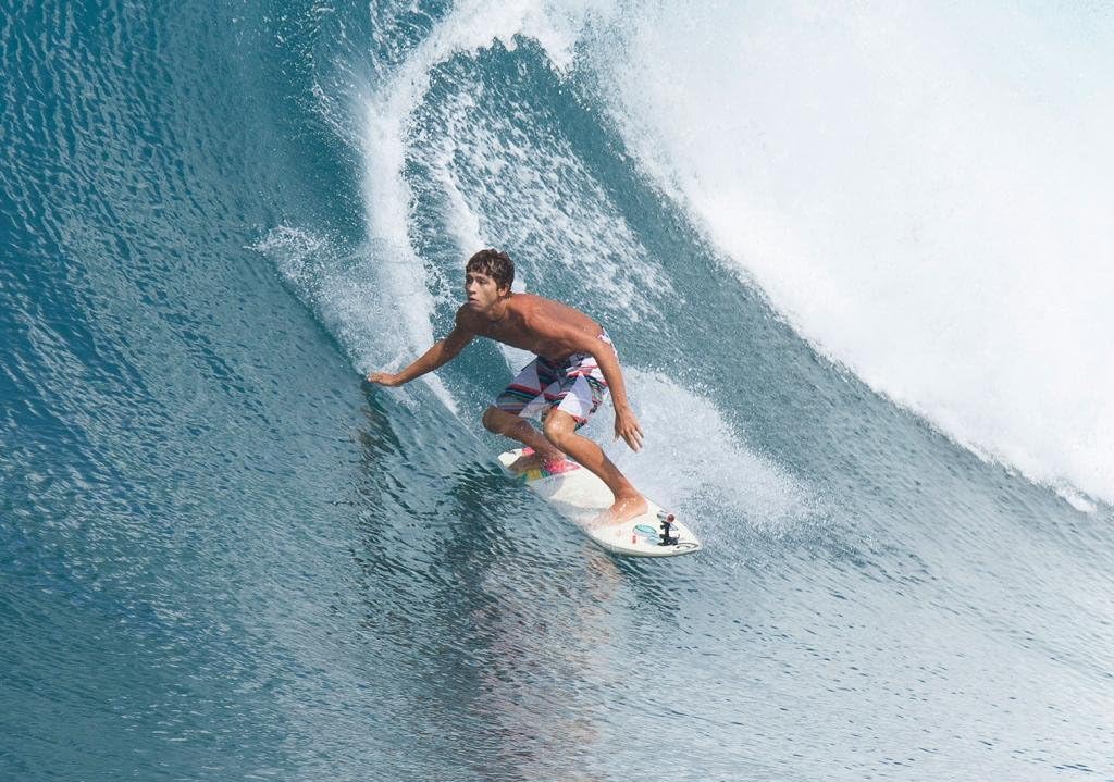 Polaroid XS100 Extreme Edition HD 1080p 16MP Waterproof Sports Action Video Camera With Full Mounting Kit Included