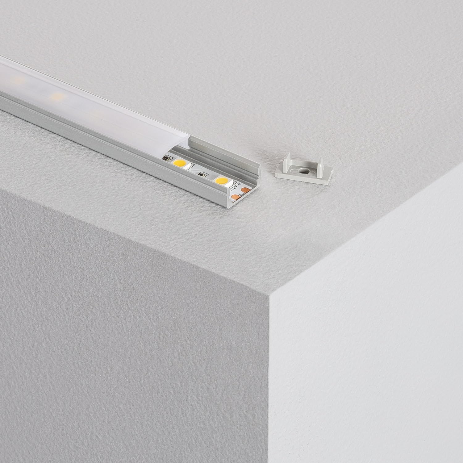 LEDKIA - Profilé Aluminium En Saillie 2 M Pour Ruban LED - Jusqu'à 6 Mm De Large - Blanc Transparent - Éclairage Discret