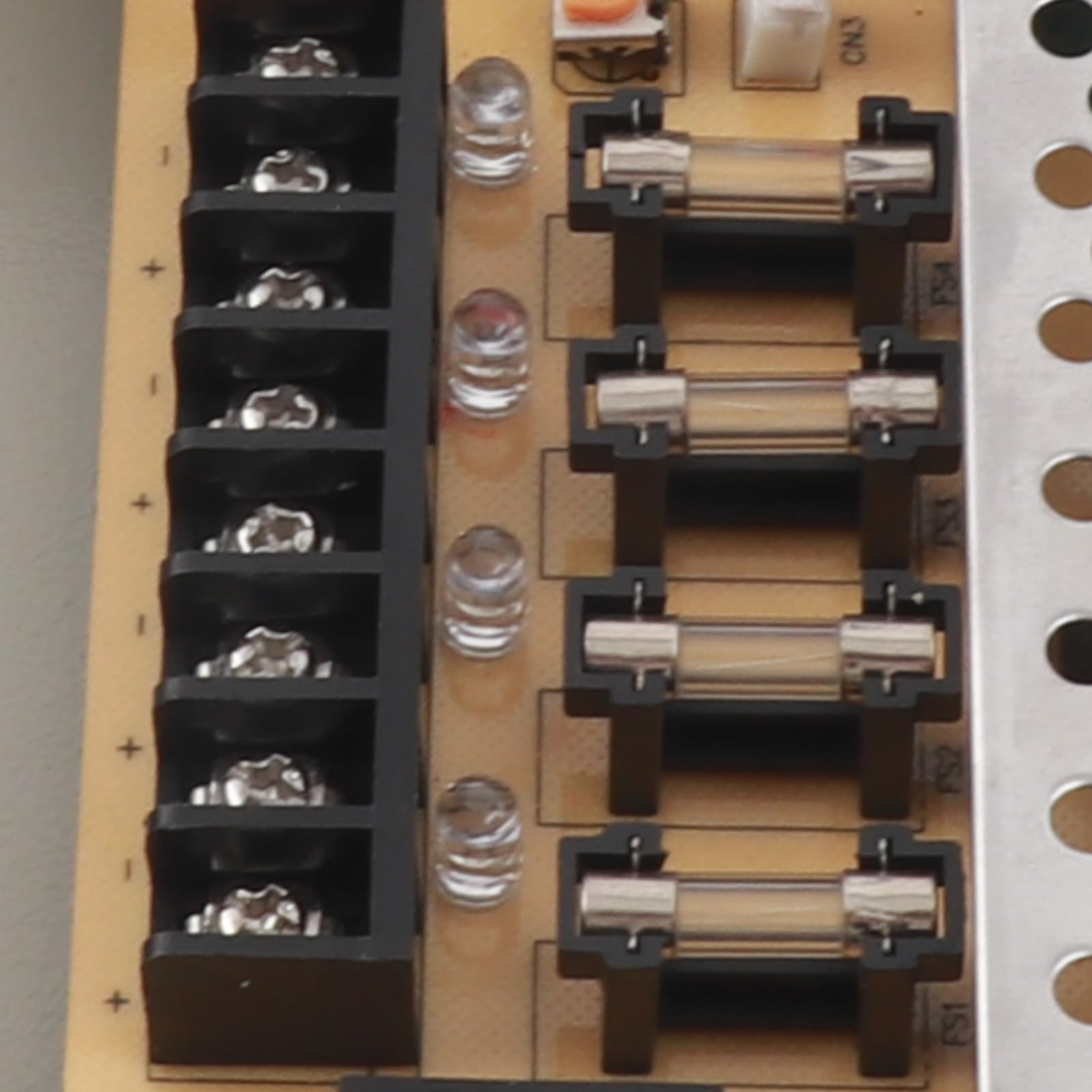 Caja de Alimentación CCTV 12V 4 Canales con Cerradura, Fuente de Poder de Metal para Cámaras de Seguridad, DVR, Protección contra Sobrecarga