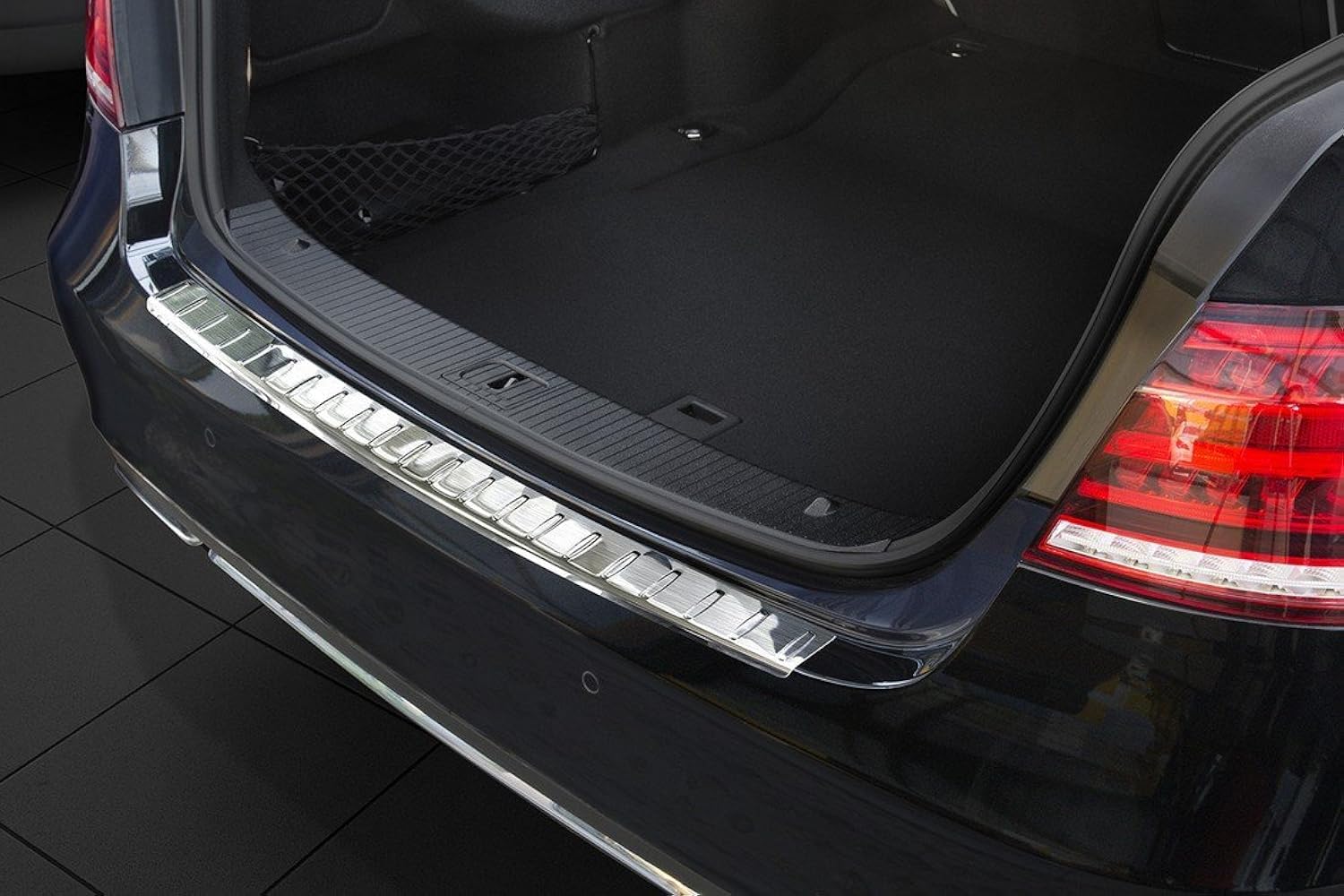 Avisa Stainless Steel Rear Bumper Protector Compatible with Mercedes E-Class W212 Saloon 2013-2016 'Ribs', silver
