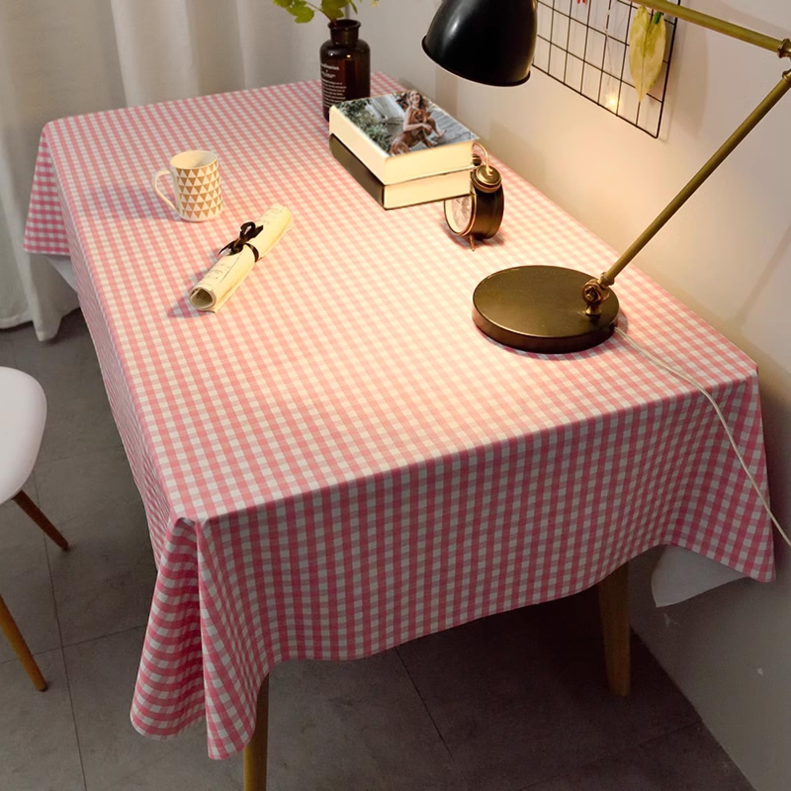 Nappe de table anti-tache en PVC rose 110x160 : finis les lavages permanents en machine