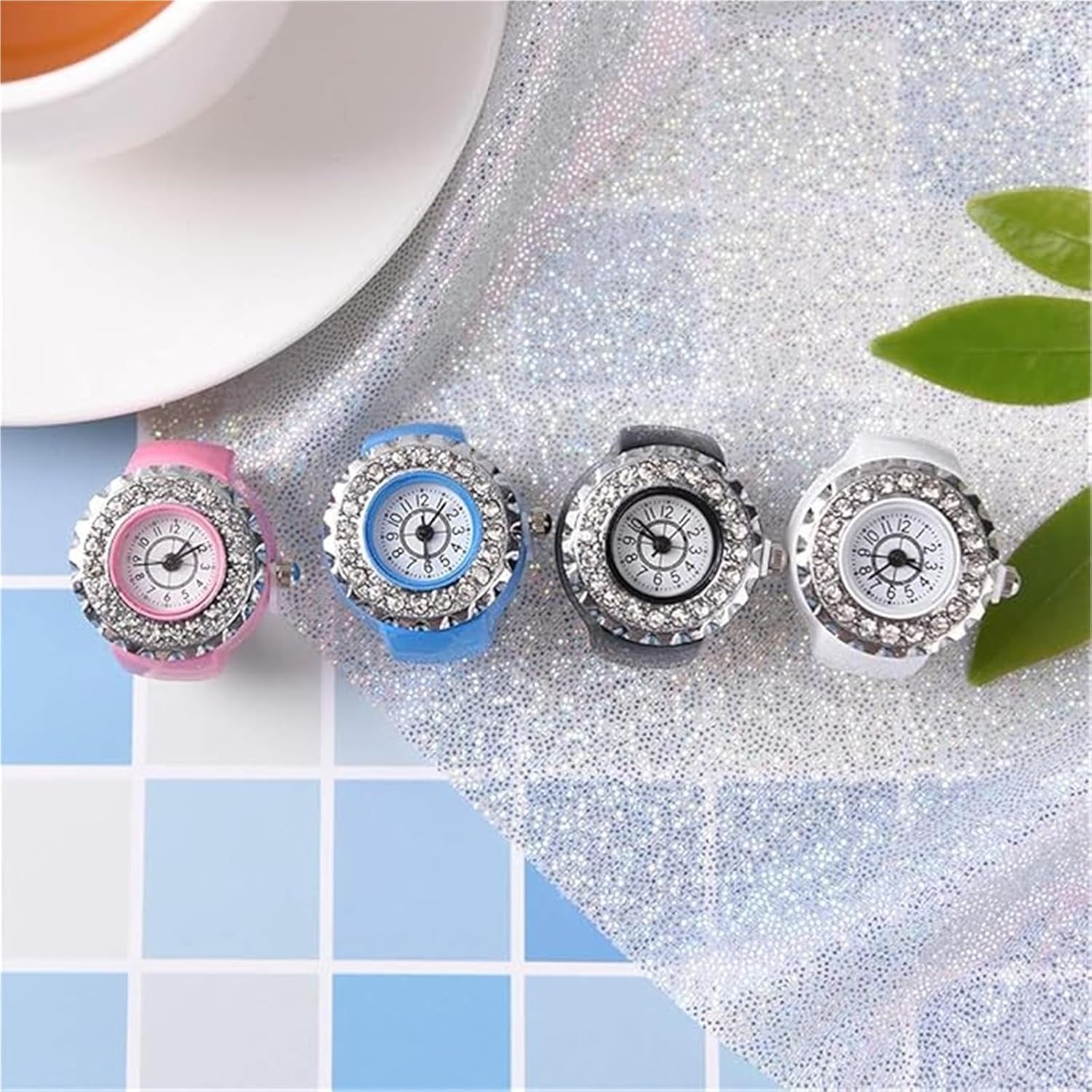 Ladies Diamond Ring Watch Round Ring for Women Finger Watch Metal Strass Elegant Decorative Quartz Fashion Watches Safe Zinc Alloy Material for Gift