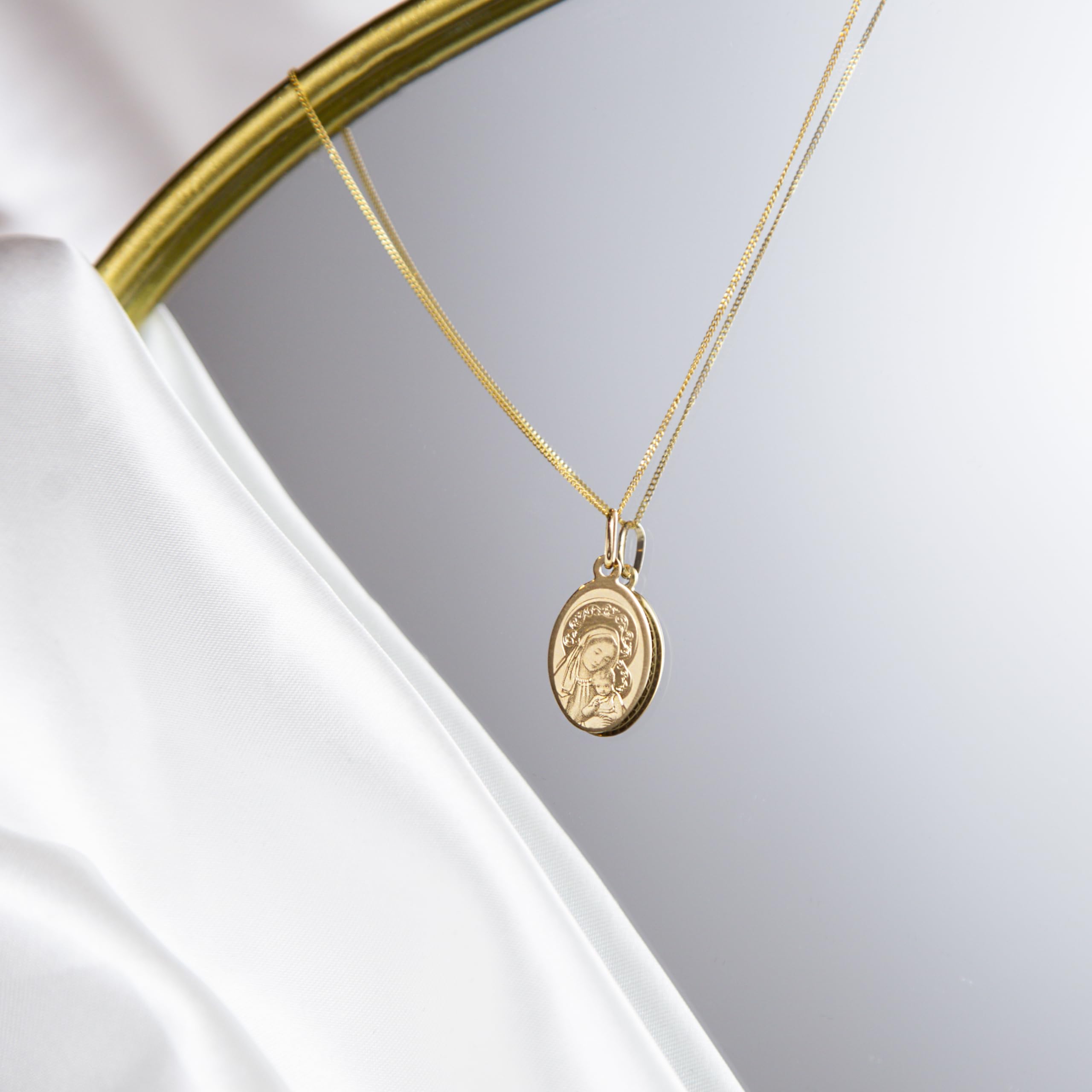 CARISSIMA Złoty damski 9-karatowe żółte złoto 11,8 mm x 24,5 mm owalny wisiorek Maryja i dziecko na łańcuszku pancerka z 9-karatowego żółtego złota 46 cm/18