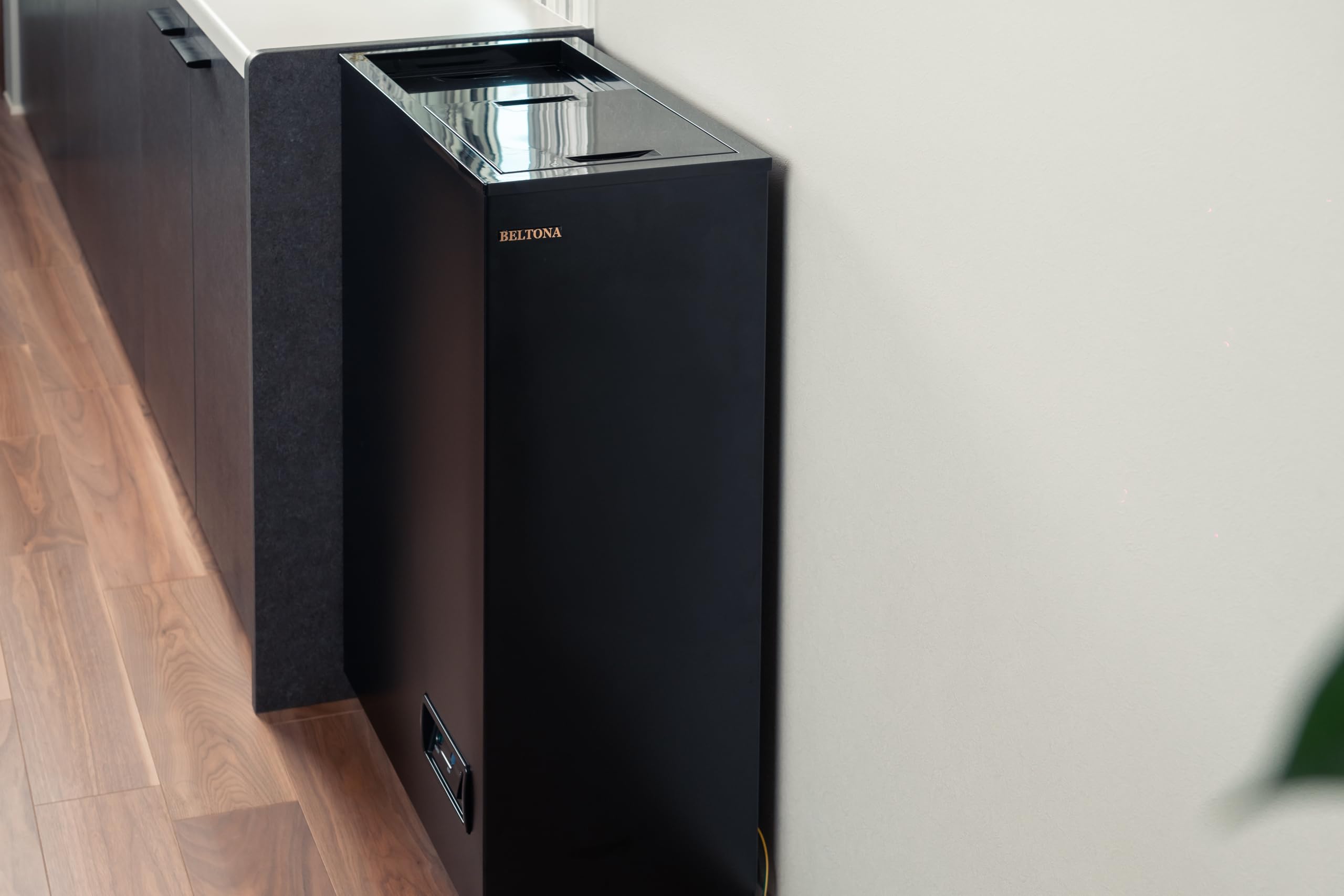 Amazon｜【冷凍ゴミ箱】BELTONA ブラック -18℃完全冷凍 大容量44L 生
