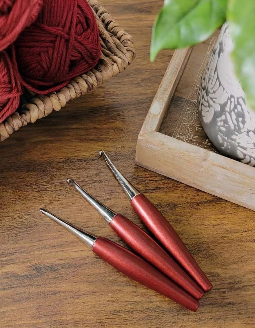 Amazon.com: Furls Crochet Hook, Odyssey Red, Nickel Plated Tip for