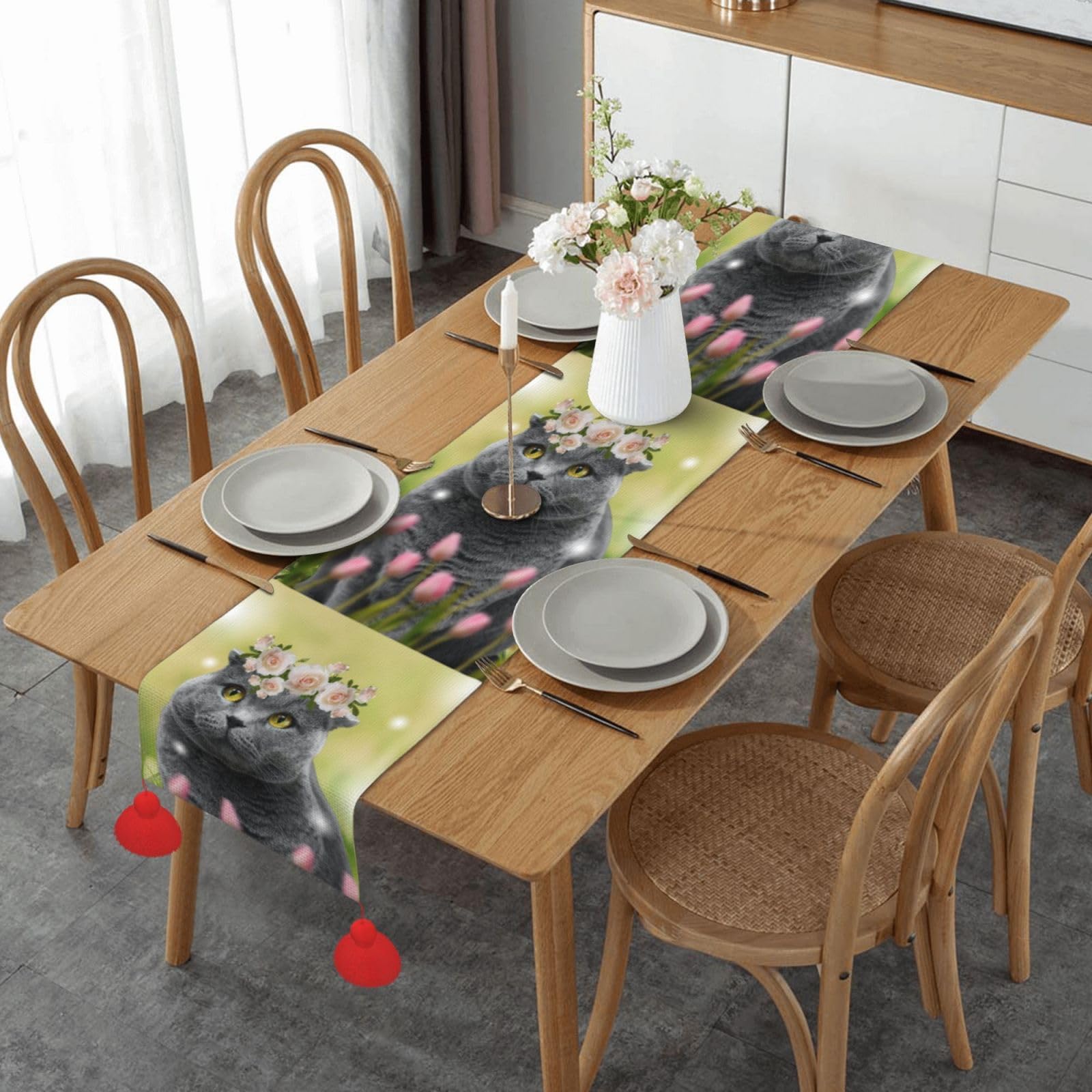 Chemin de table chat antidérapant avec pompons déco de table